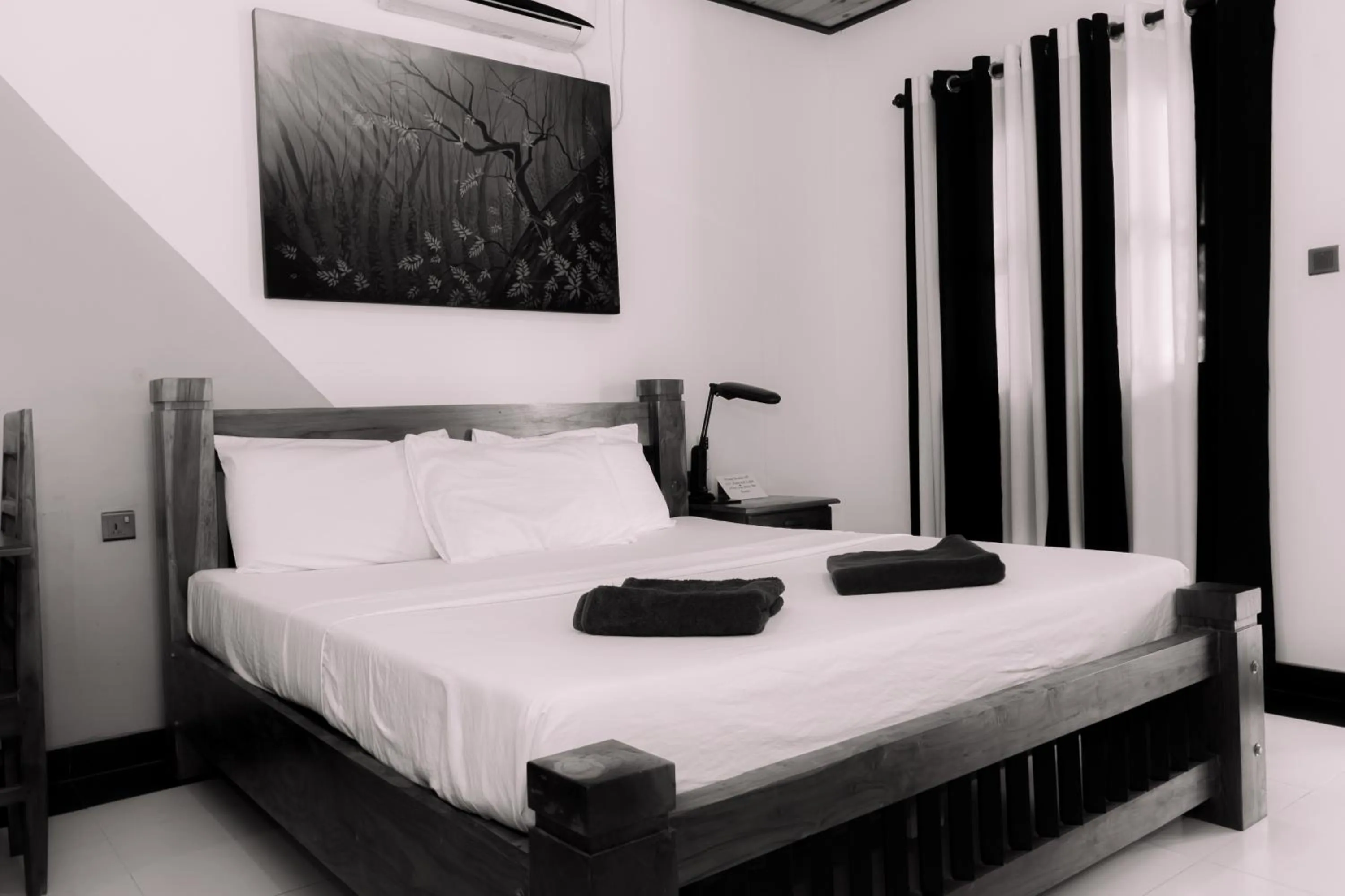 Bed in Eco Hotel Black & White - Anuradhapura