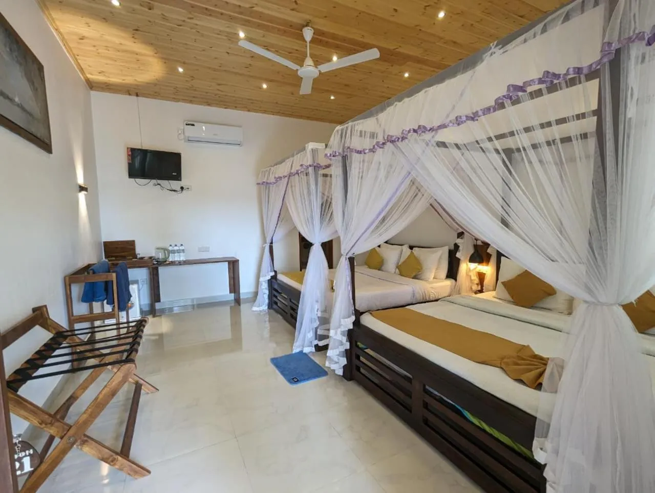 Bed in Eco Hotel Black & White - Anuradhapura