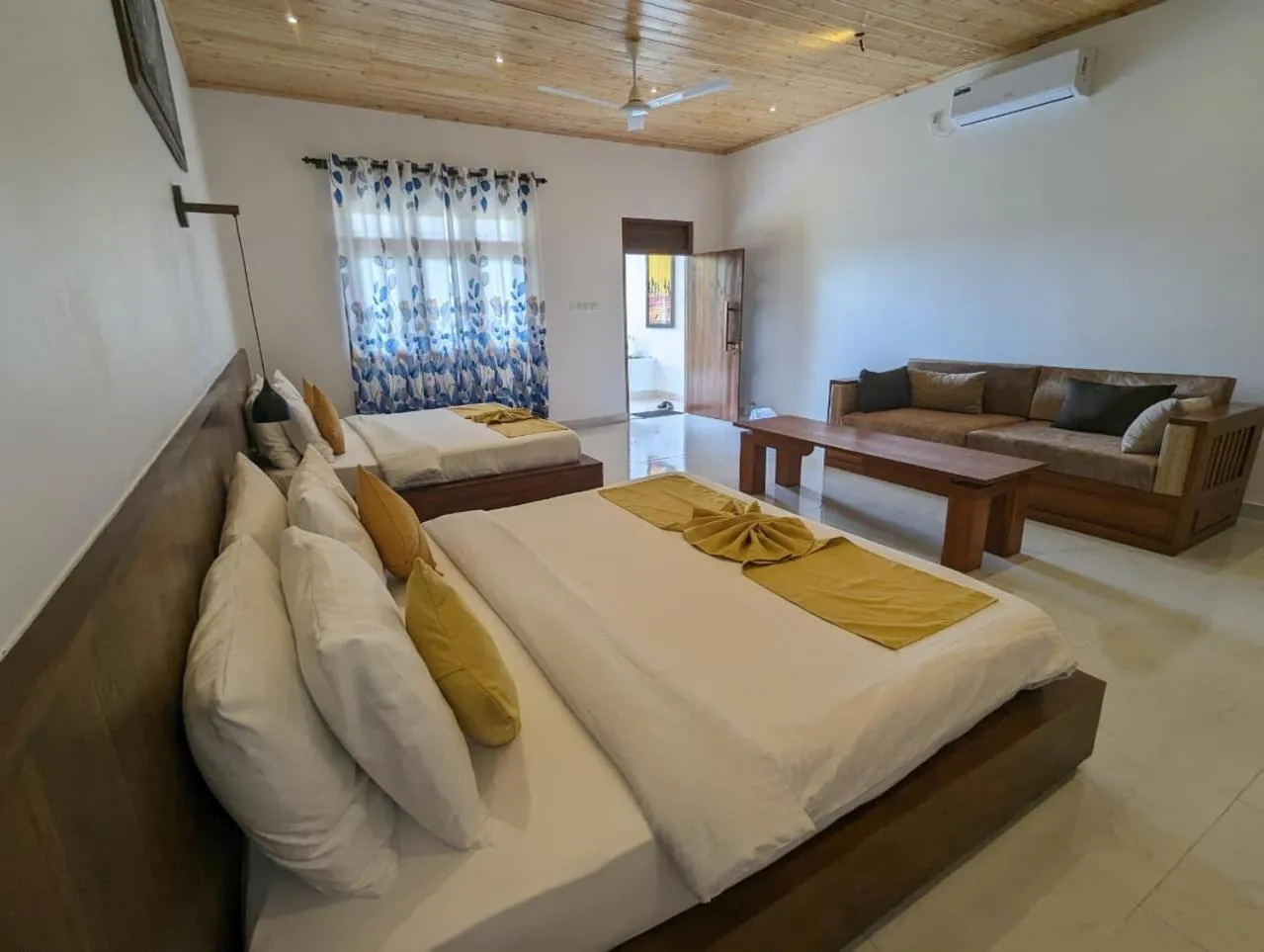 Bed in Eco Hotel Black & White - Anuradhapura