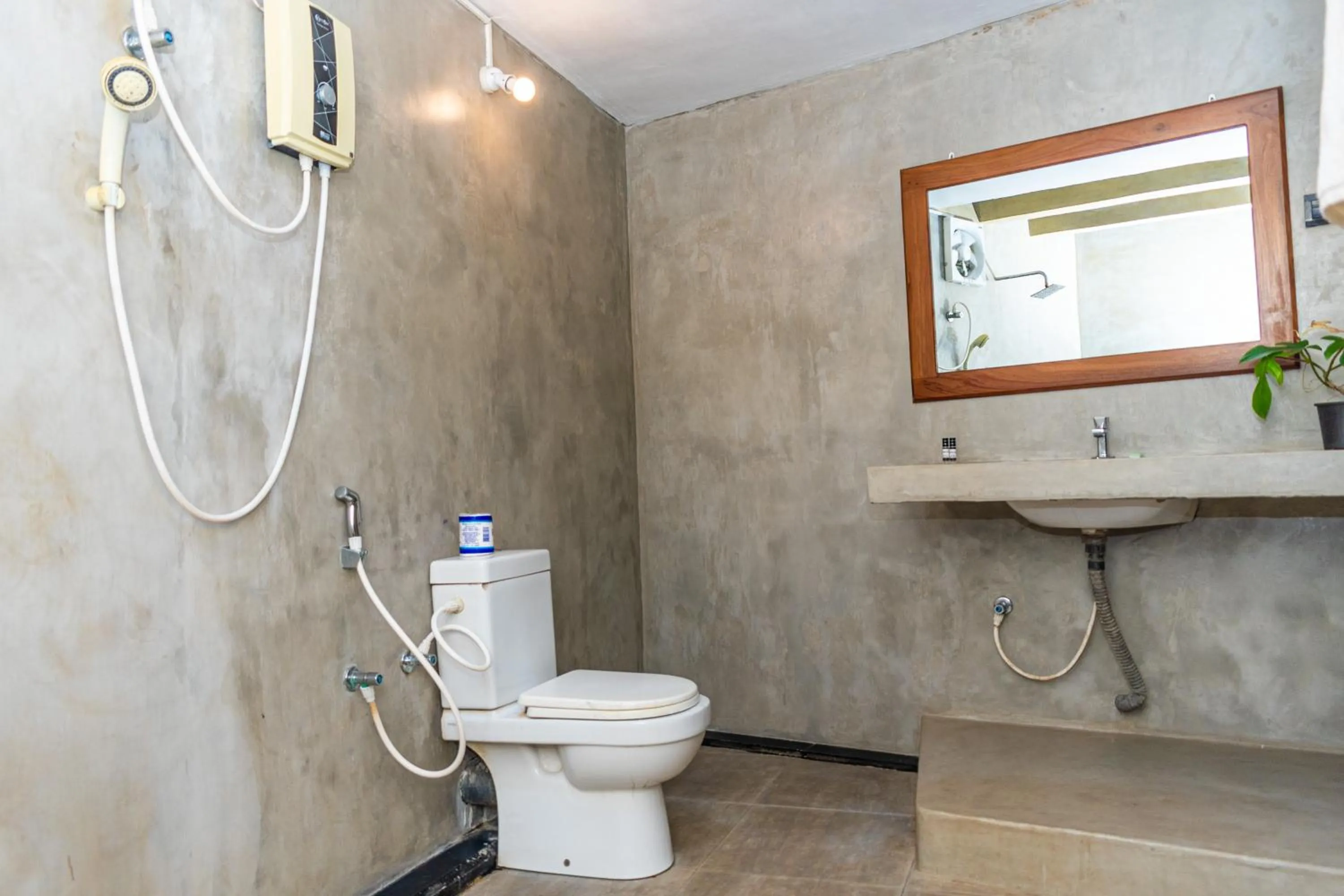 Eco Hotel Black & White - Anuradhapura