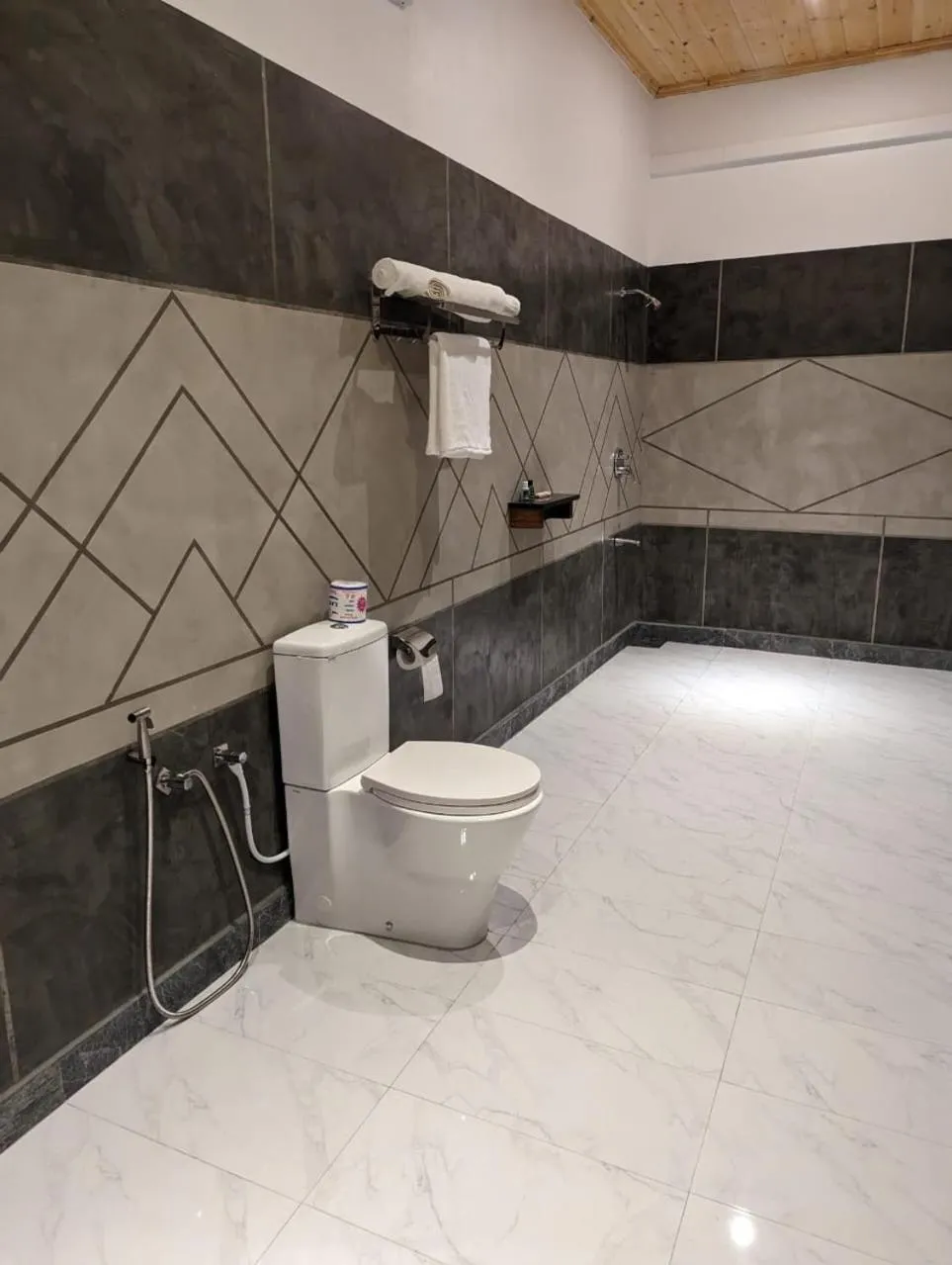 Eco Hotel Black & White - Anuradhapura