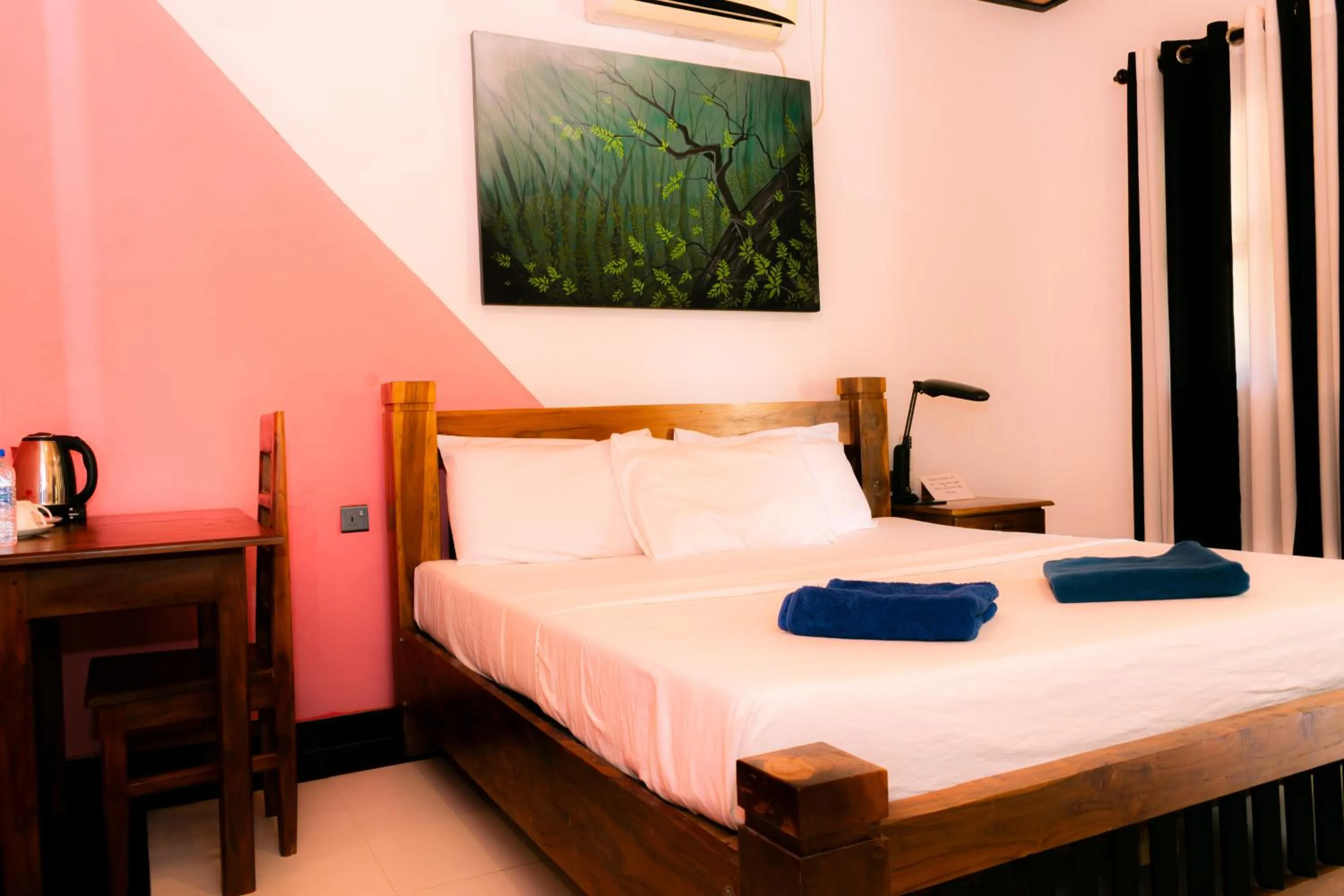 Bed in Eco Hotel Black & White - Anuradhapura