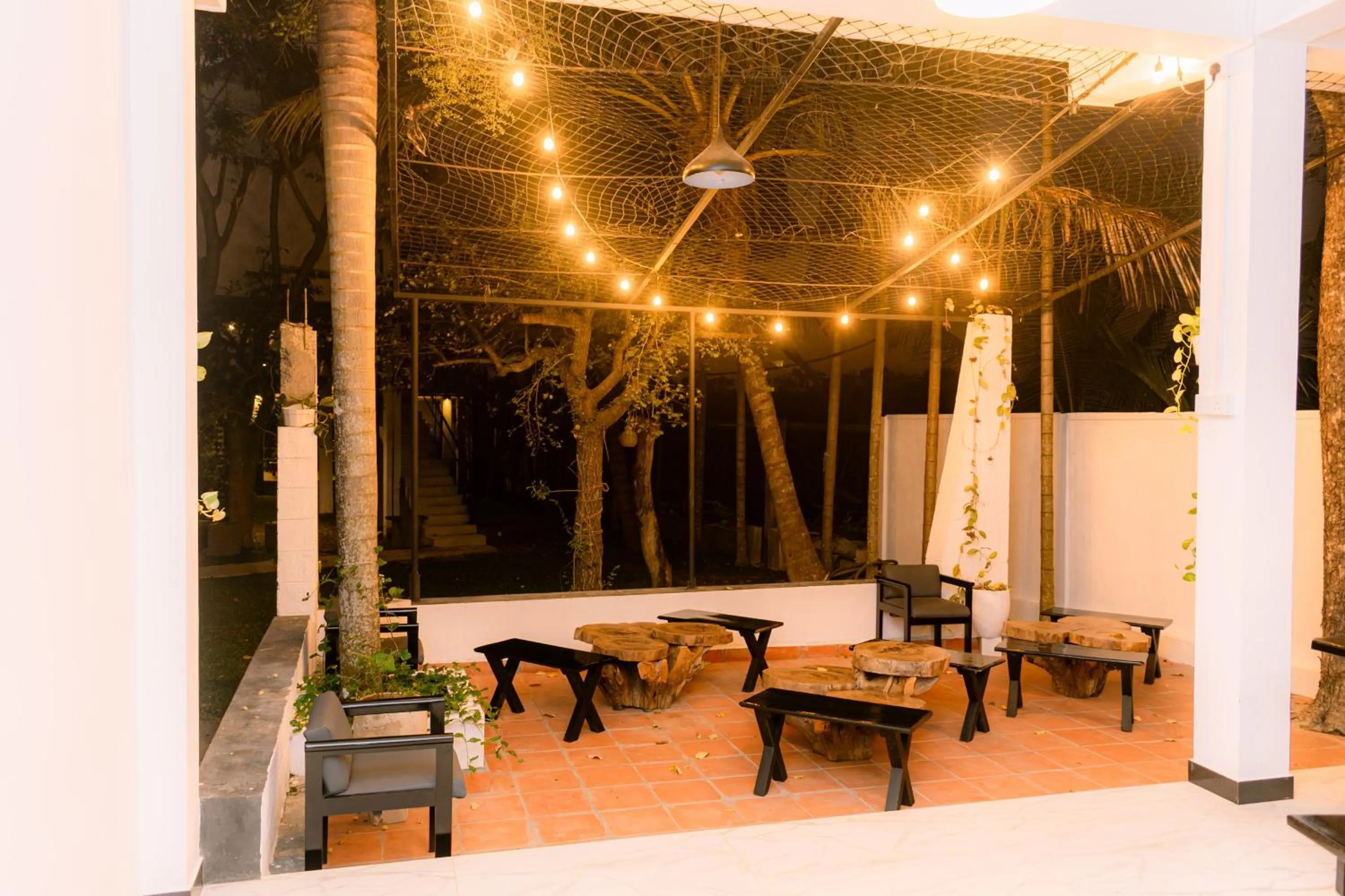 Living room in Eco Hotel Black & White - Anuradhapura