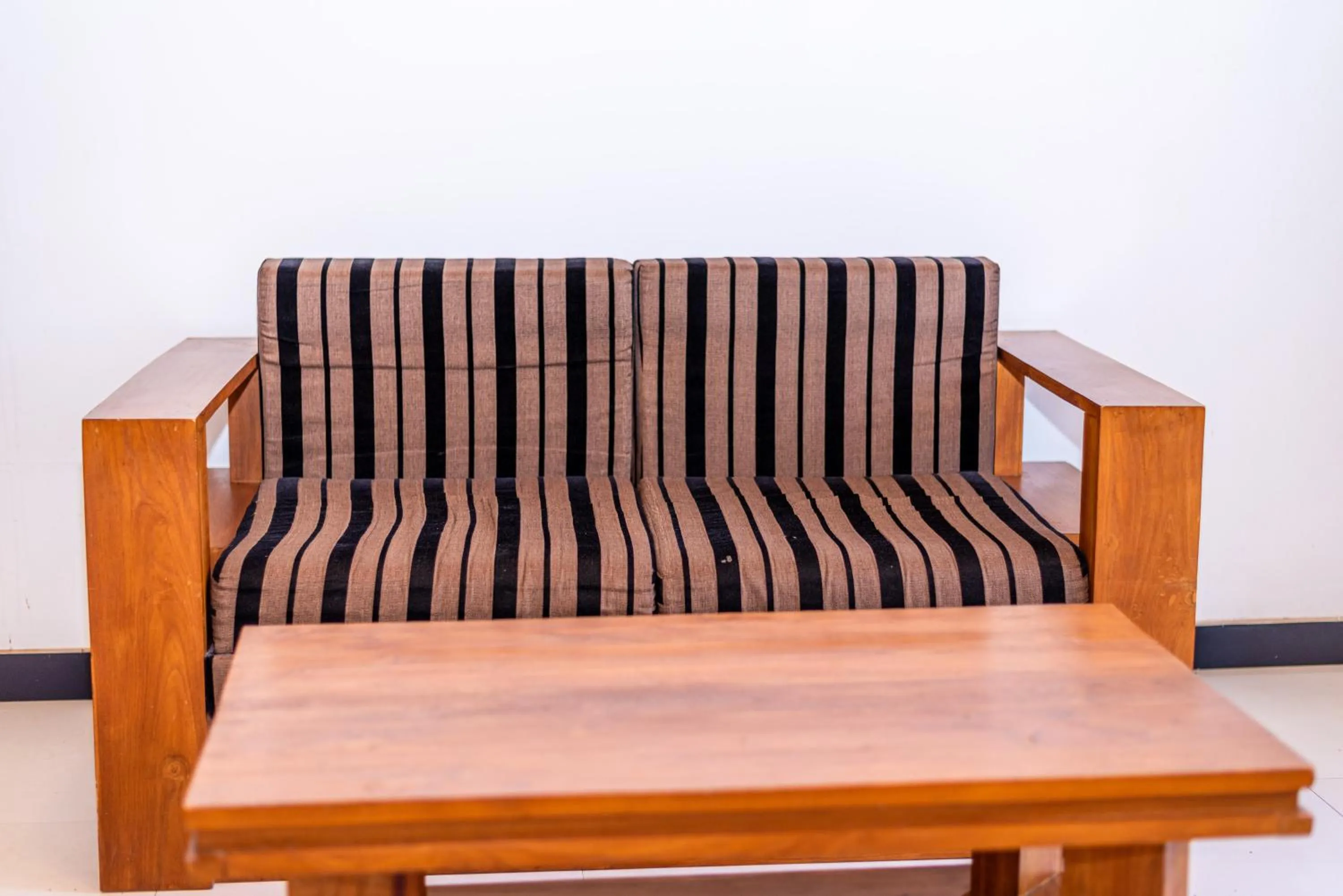 Eco Hotel Black & White - Anuradhapura