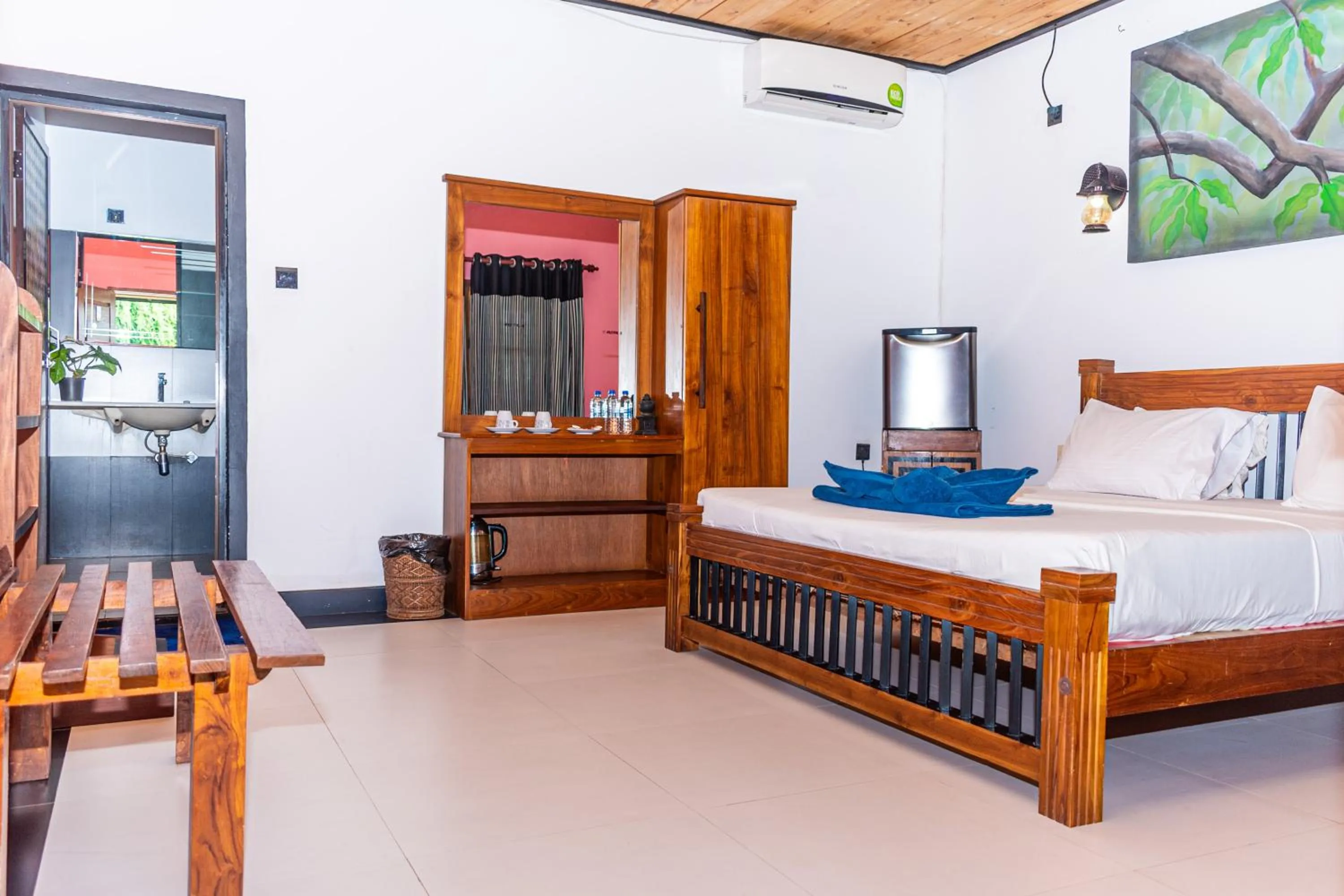 Bed in Eco Hotel Black & White - Anuradhapura