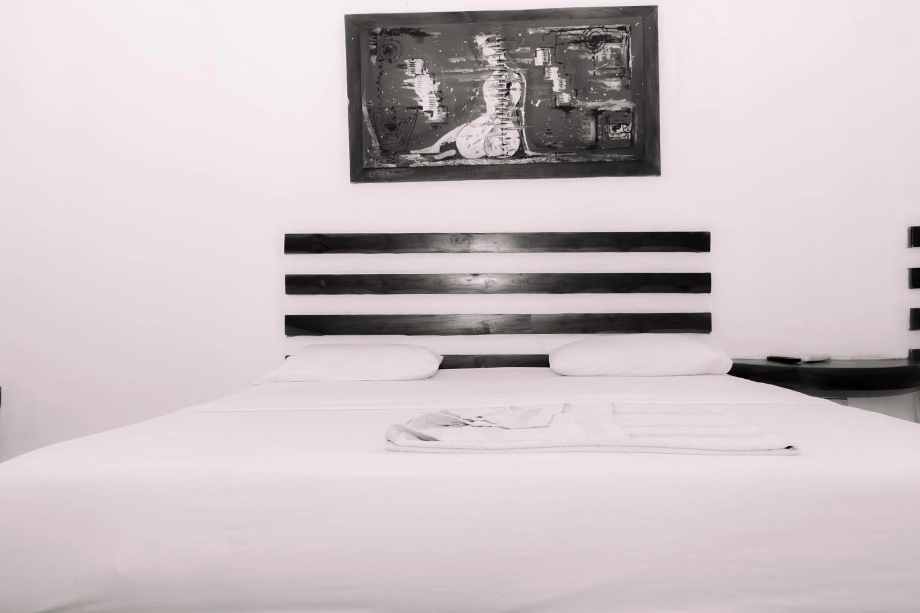 Bed in Eco Hotel Black & White - Anuradhapura