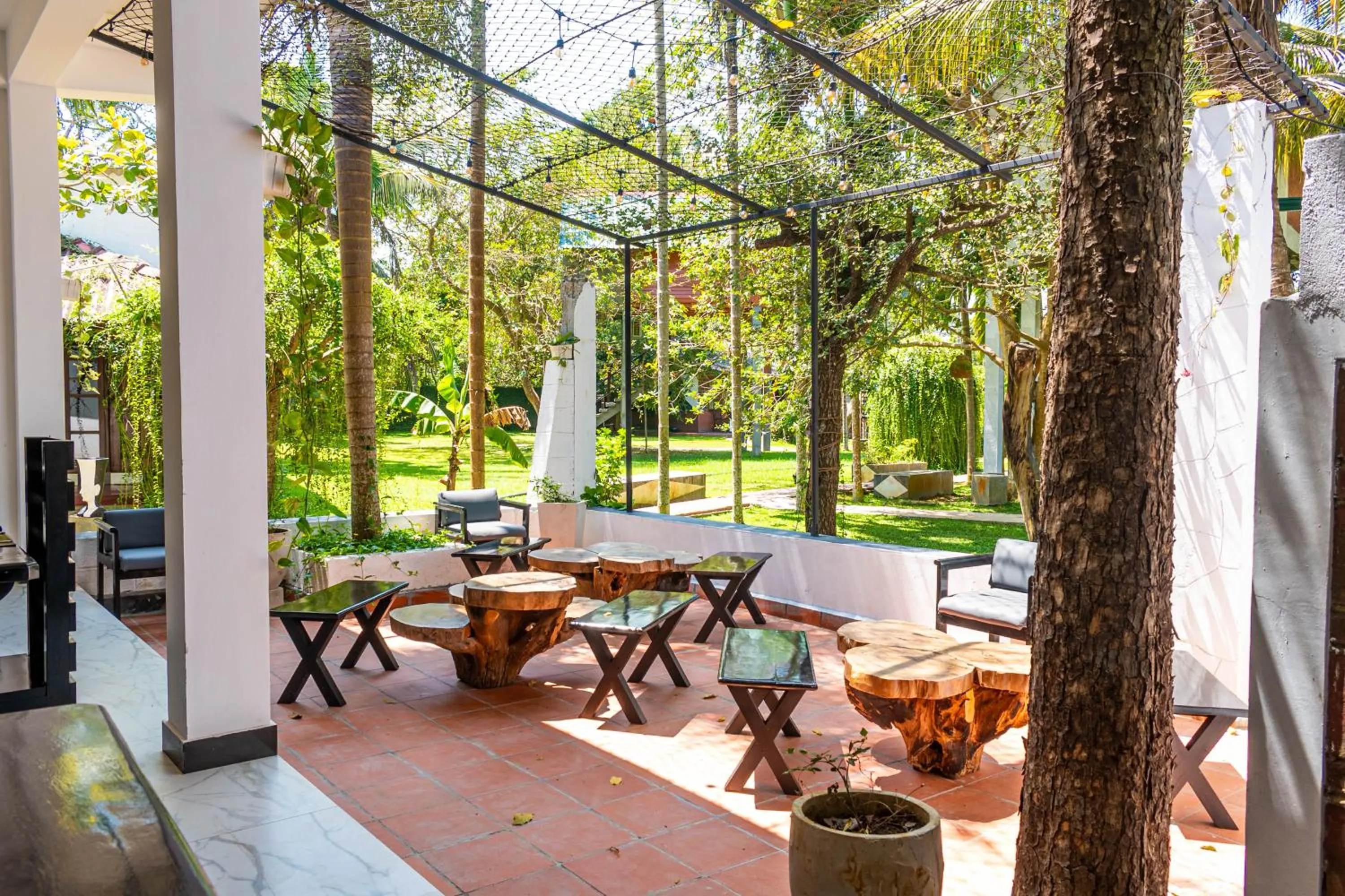 Garden in Eco Hotel Black & White - Anuradhapura