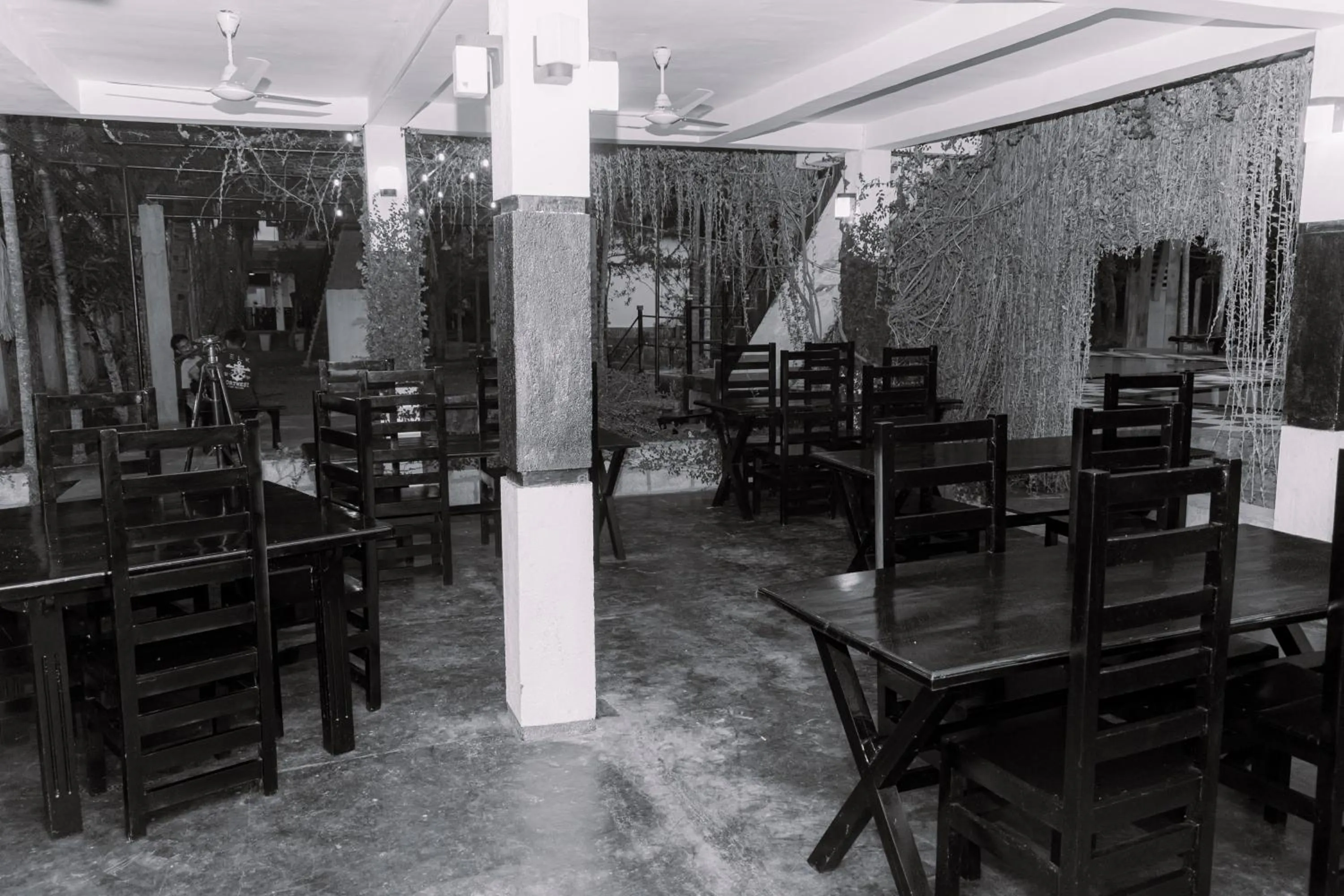 Restaurant/places to eat in Eco Hotel Black & White - Anuradhapura