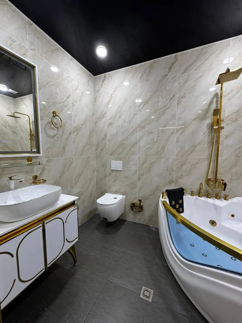 Shower in The Heritage Tashkent