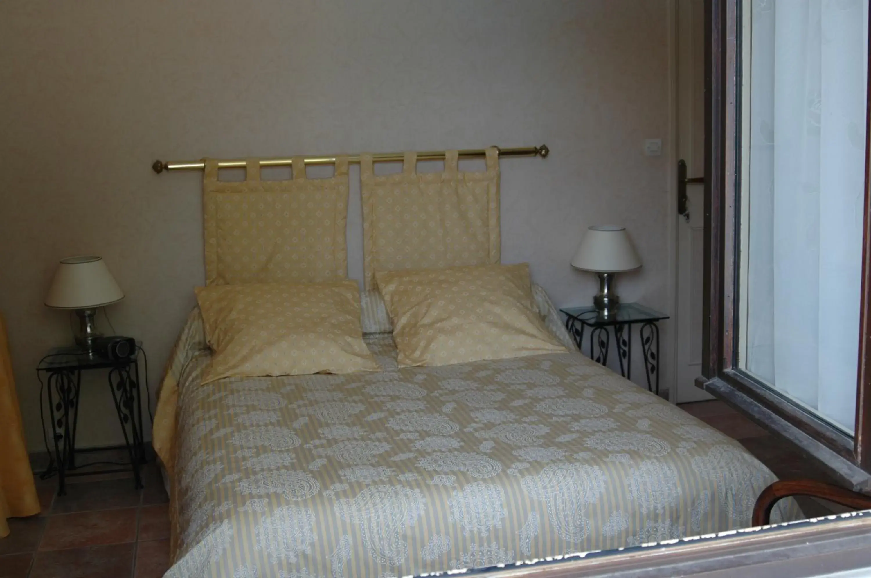 Double Room in Le Jardin de Roses DOMINIQUE LOREAU Double Room in Le Jardin de Roses DOMINIQUE LOREAU