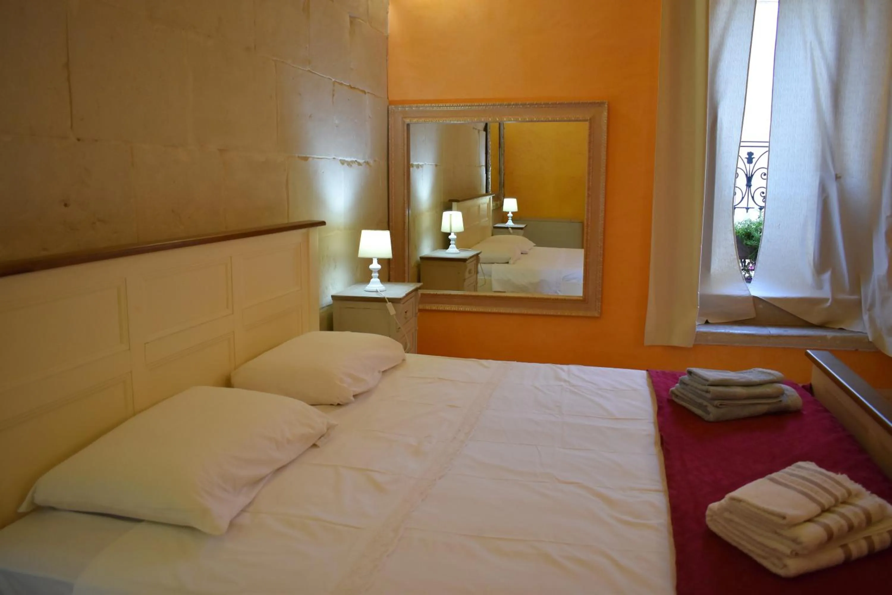 Bedroom, Bed in Borgo dei Filitti - B&B artistico - Piscina Solarium & Enoteca