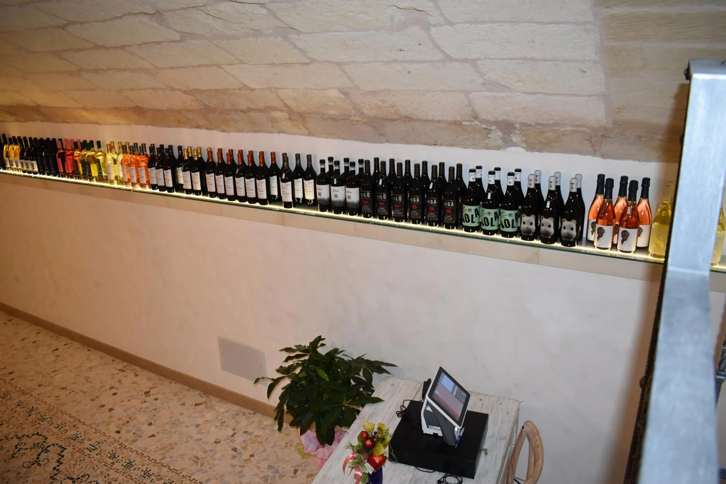 Food and drinks in Borgo dei Filitti - B&B artistico - Piscina Solarium & Enoteca