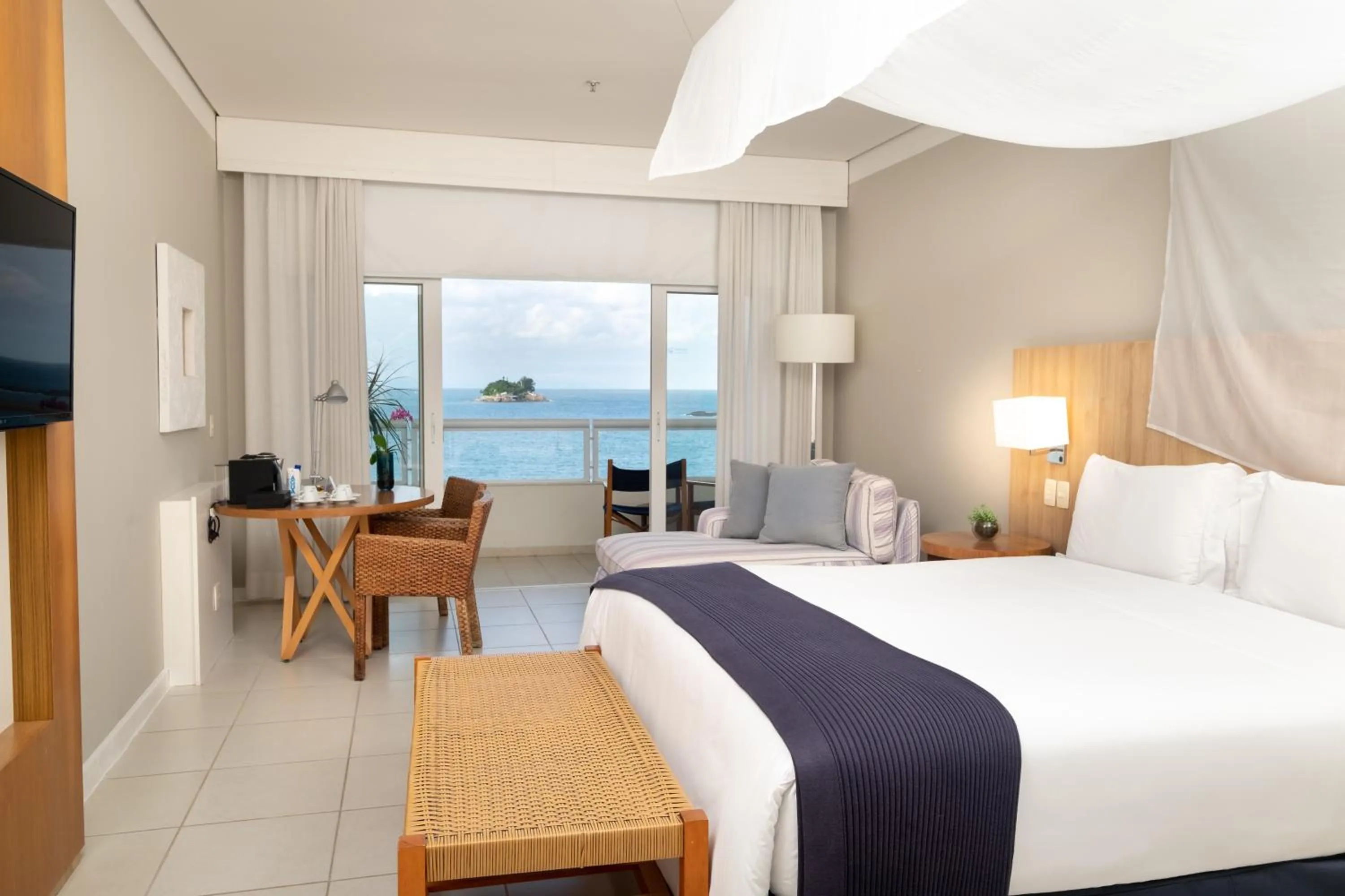 Bedroom, Bed in Hotel Jequitimar Guaruja Resort & Spa by Accor - Ex Sofitel