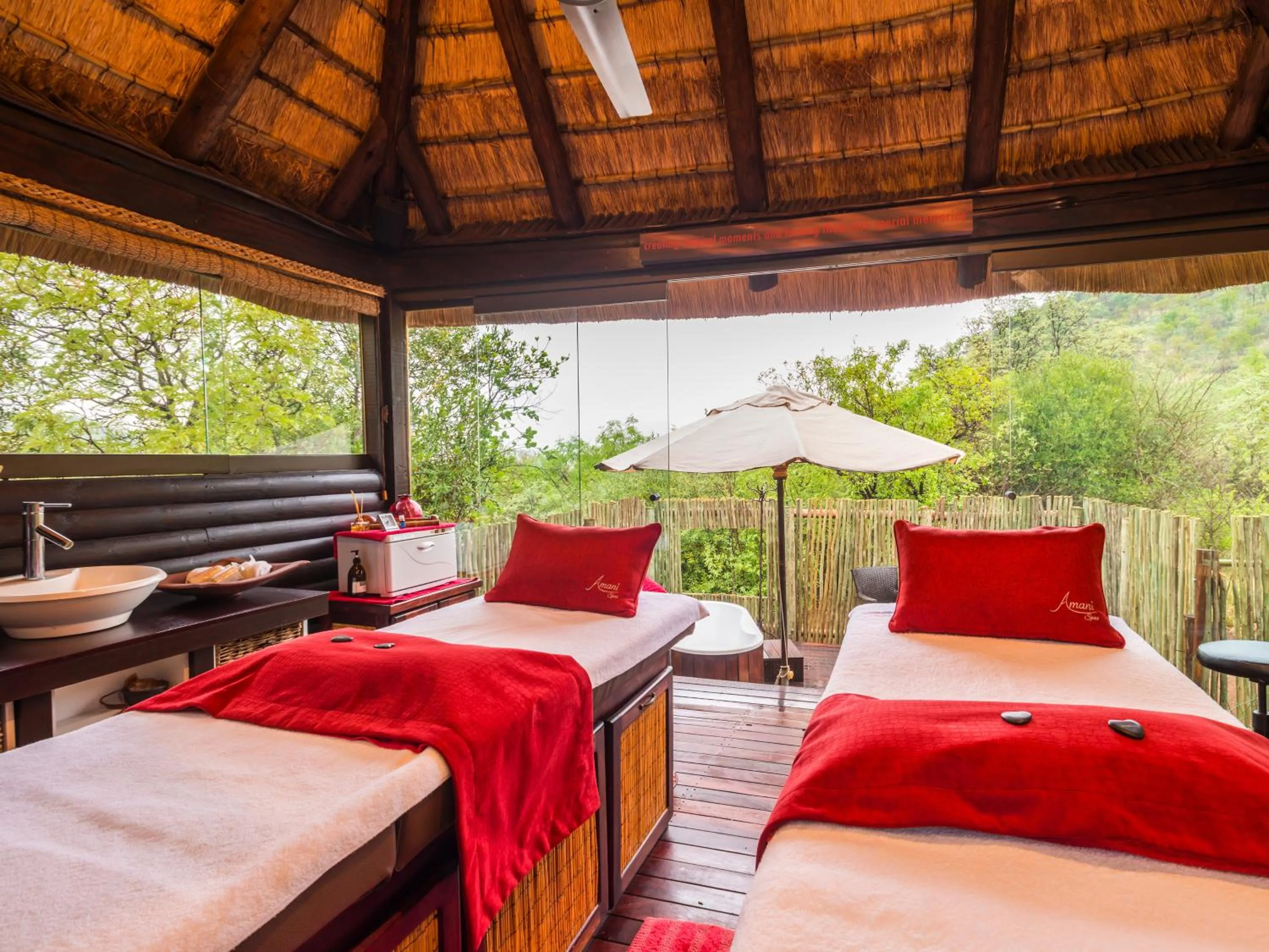 Spa and wellness centre/facilities, Bed in Ivory Tree Game Lodge