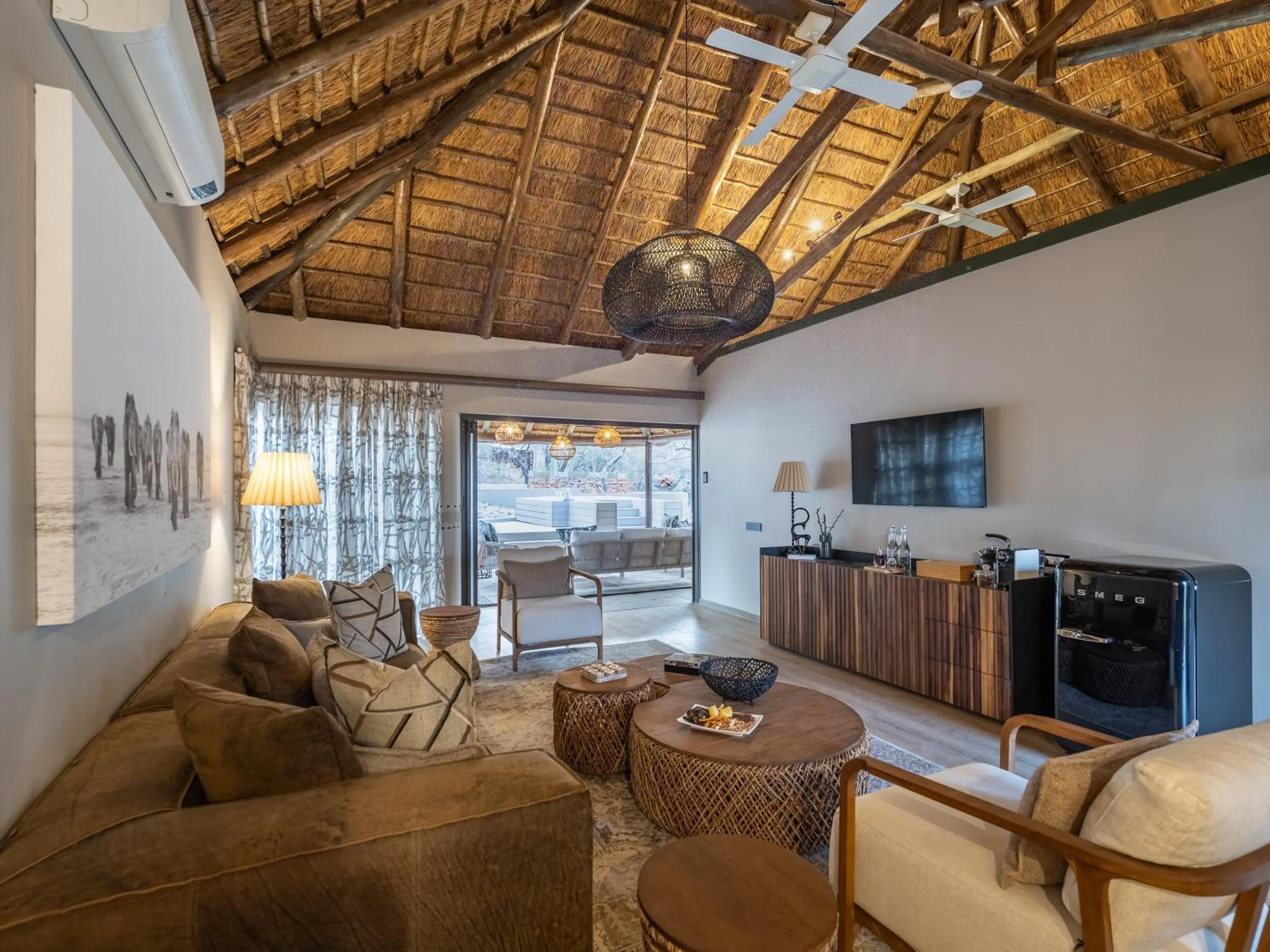 Living room in Ivory Tree Game Lodge