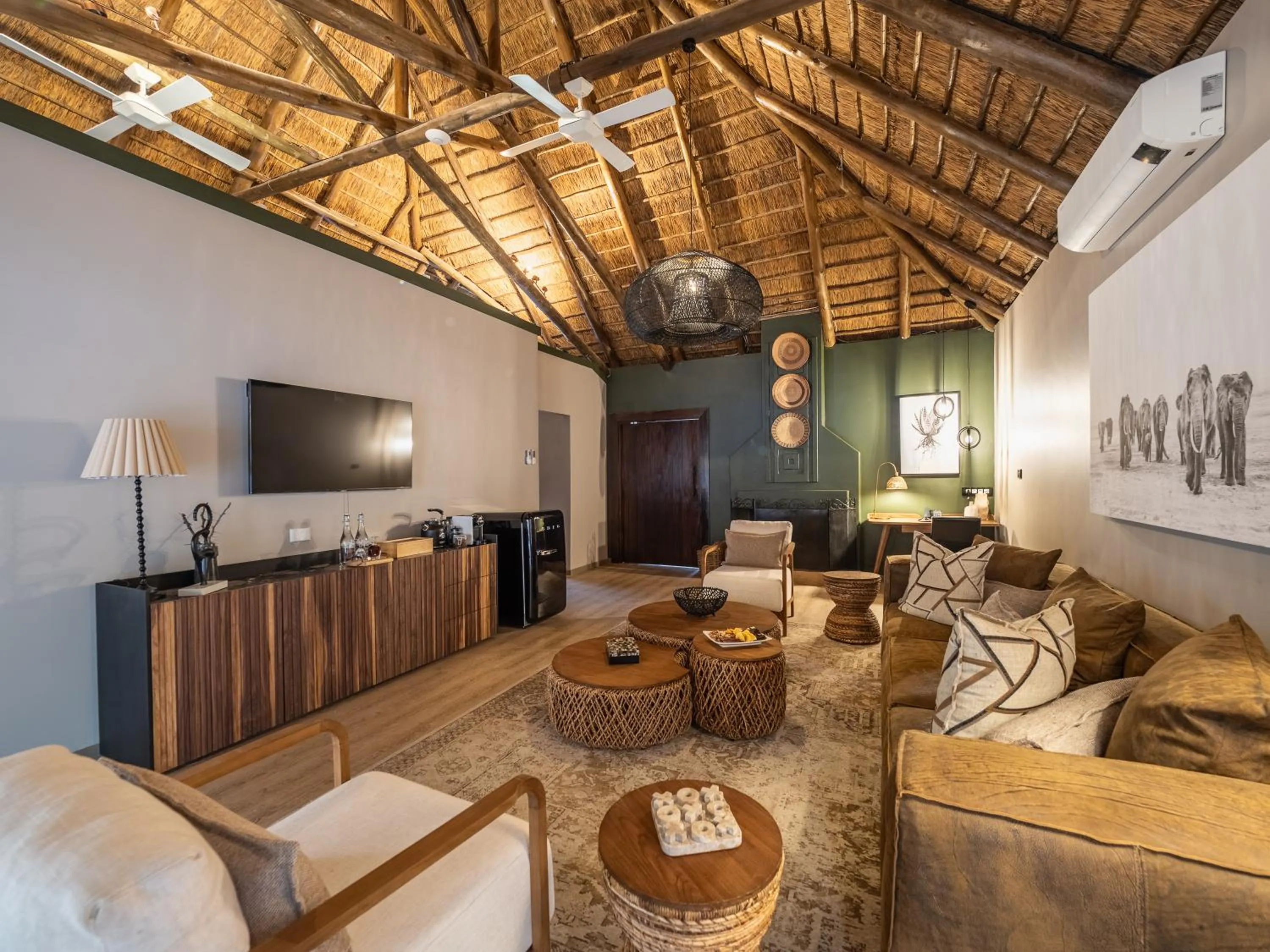 Living room in Ivory Tree Game Lodge