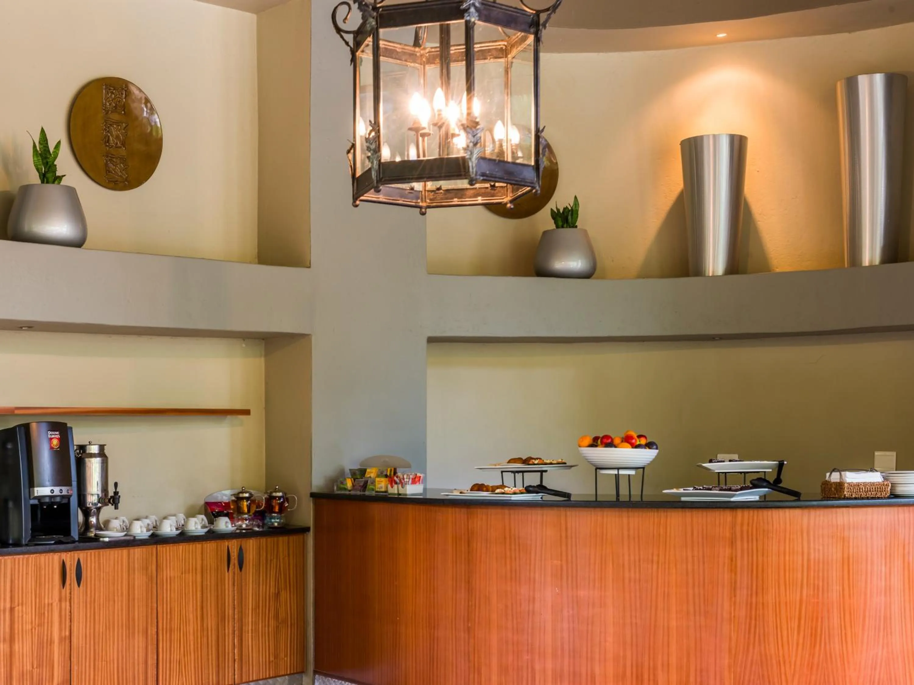 Food and drinks in Ivory Tree Game Lodge