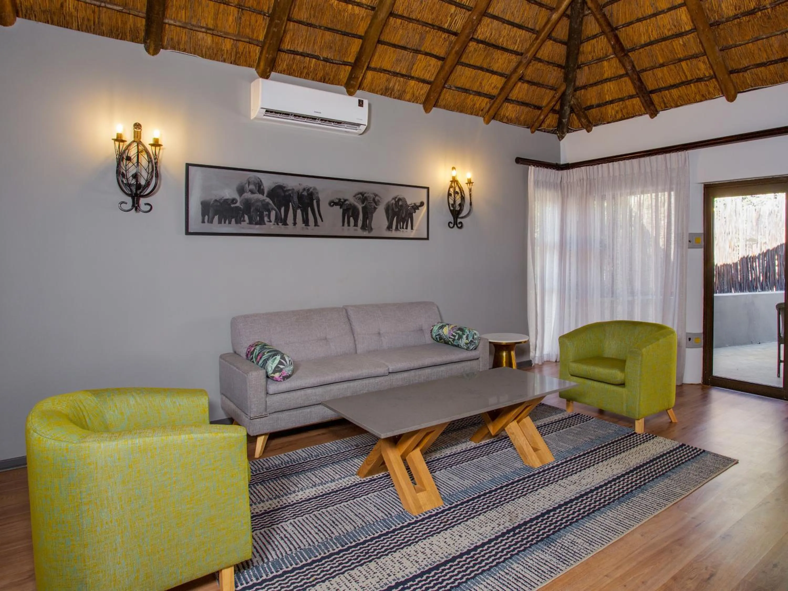 Living room in Ivory Tree Game Lodge