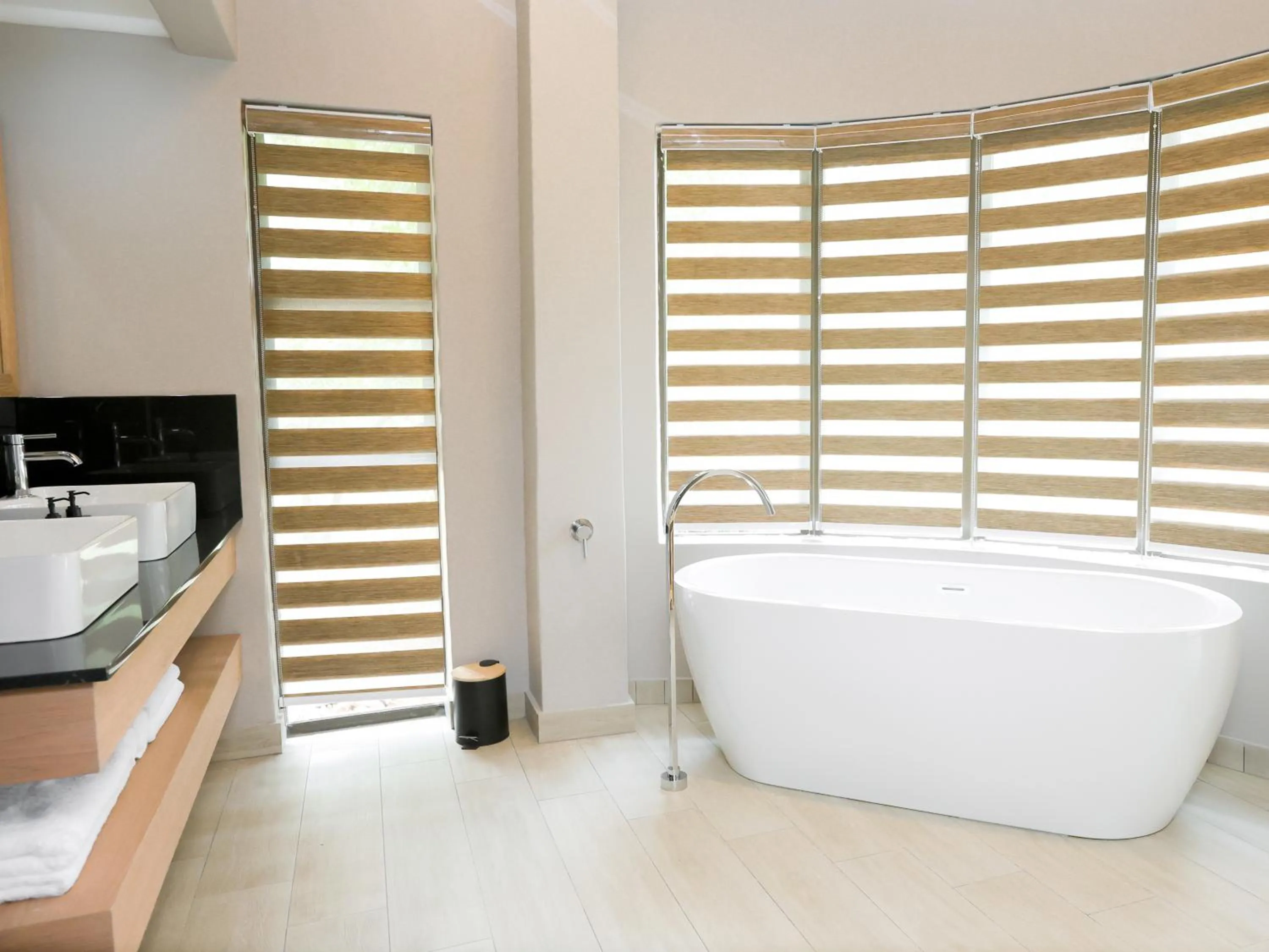 Bath in Ivory Tree Game Lodge