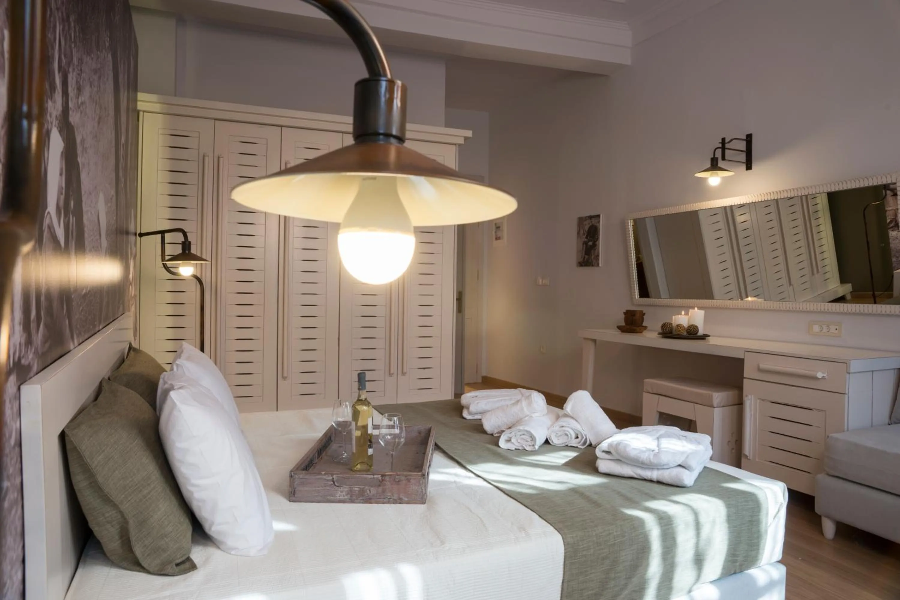 Photo of the whole room, Bed in Elia Daliani