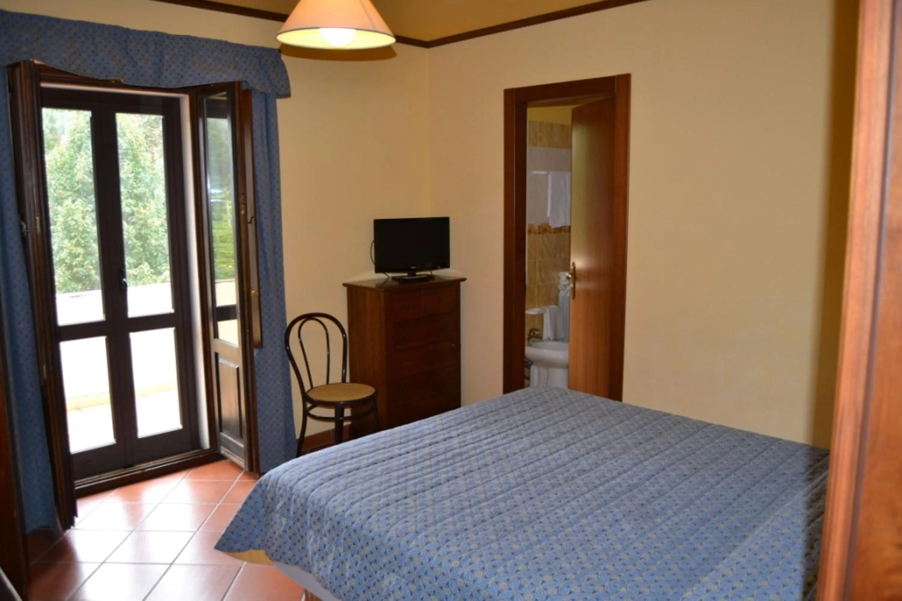 Bedroom, Bed in Hotel Valle dell' Oro