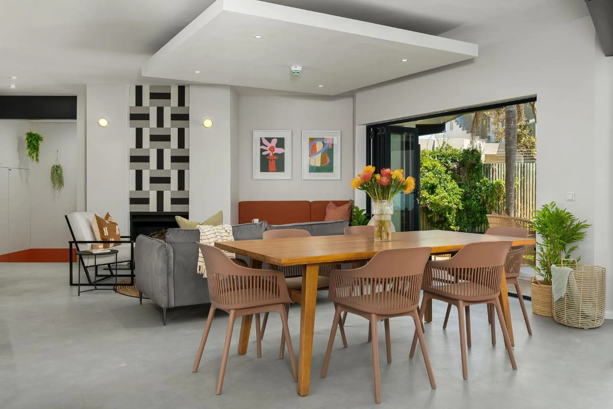 Communal lounge/ TV room in Neighbourgood 1st Crescent