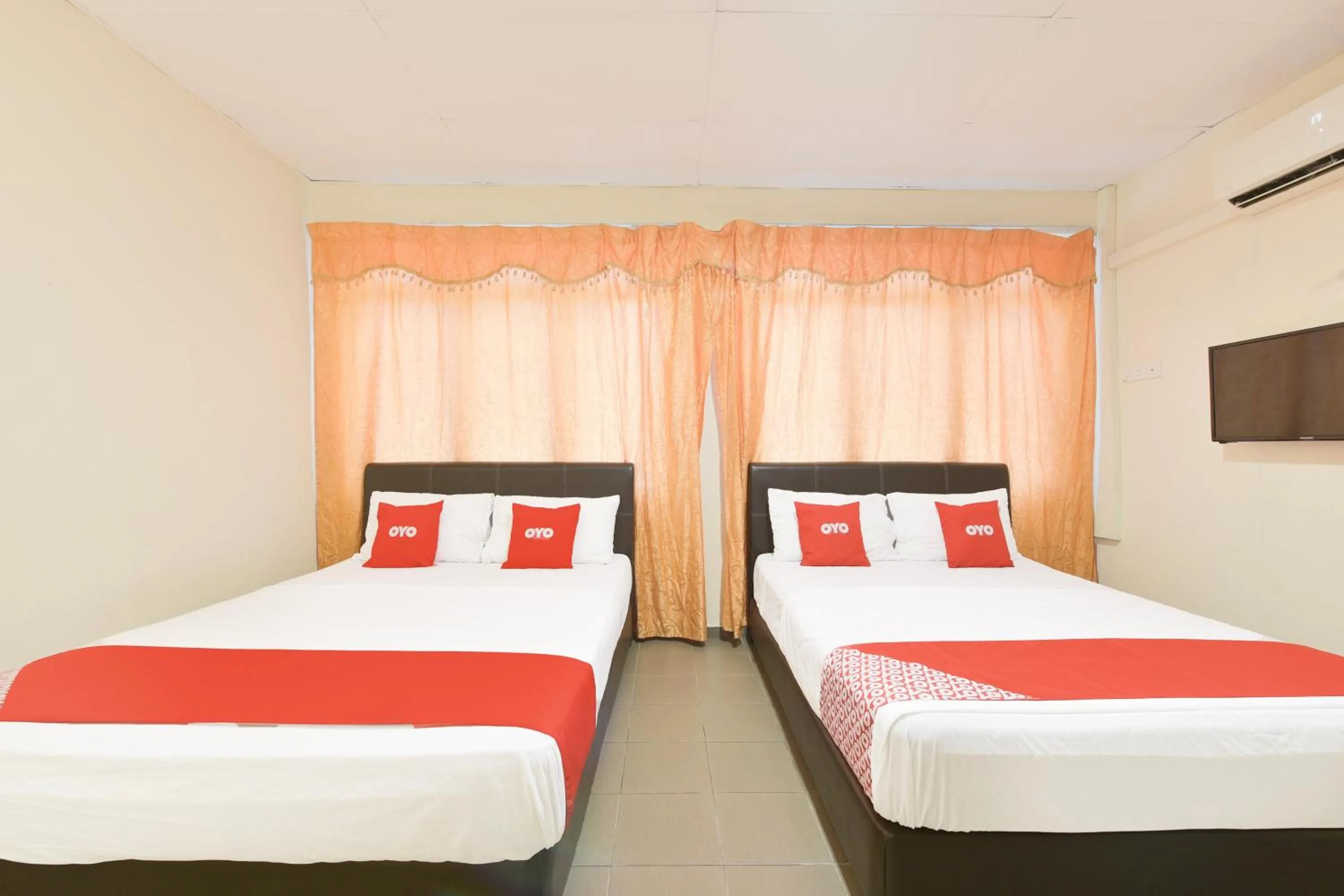 Bedroom, Bed in Hotel O Gest Inn