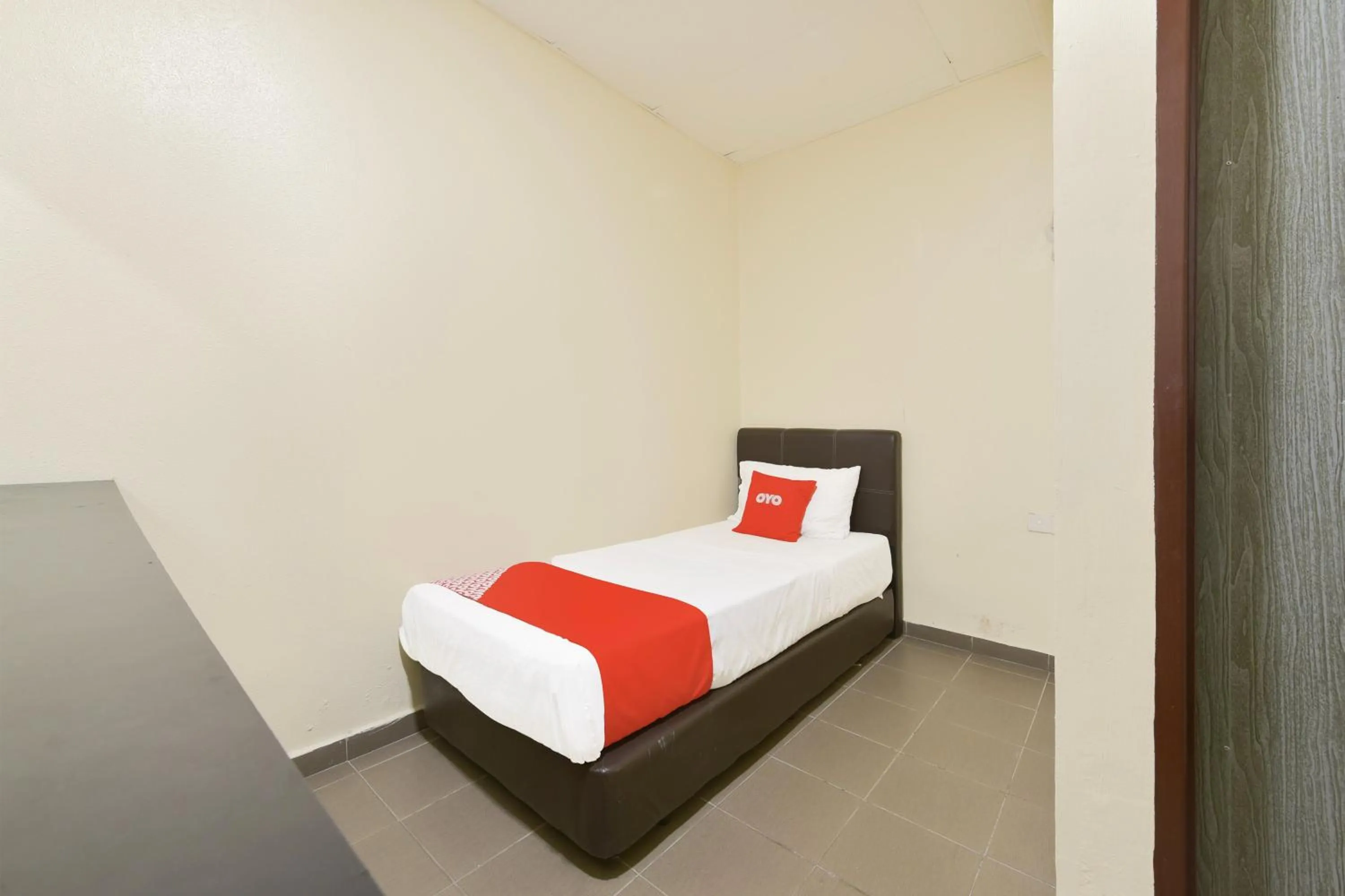 Bedroom, Bed in Hotel O Gest Inn