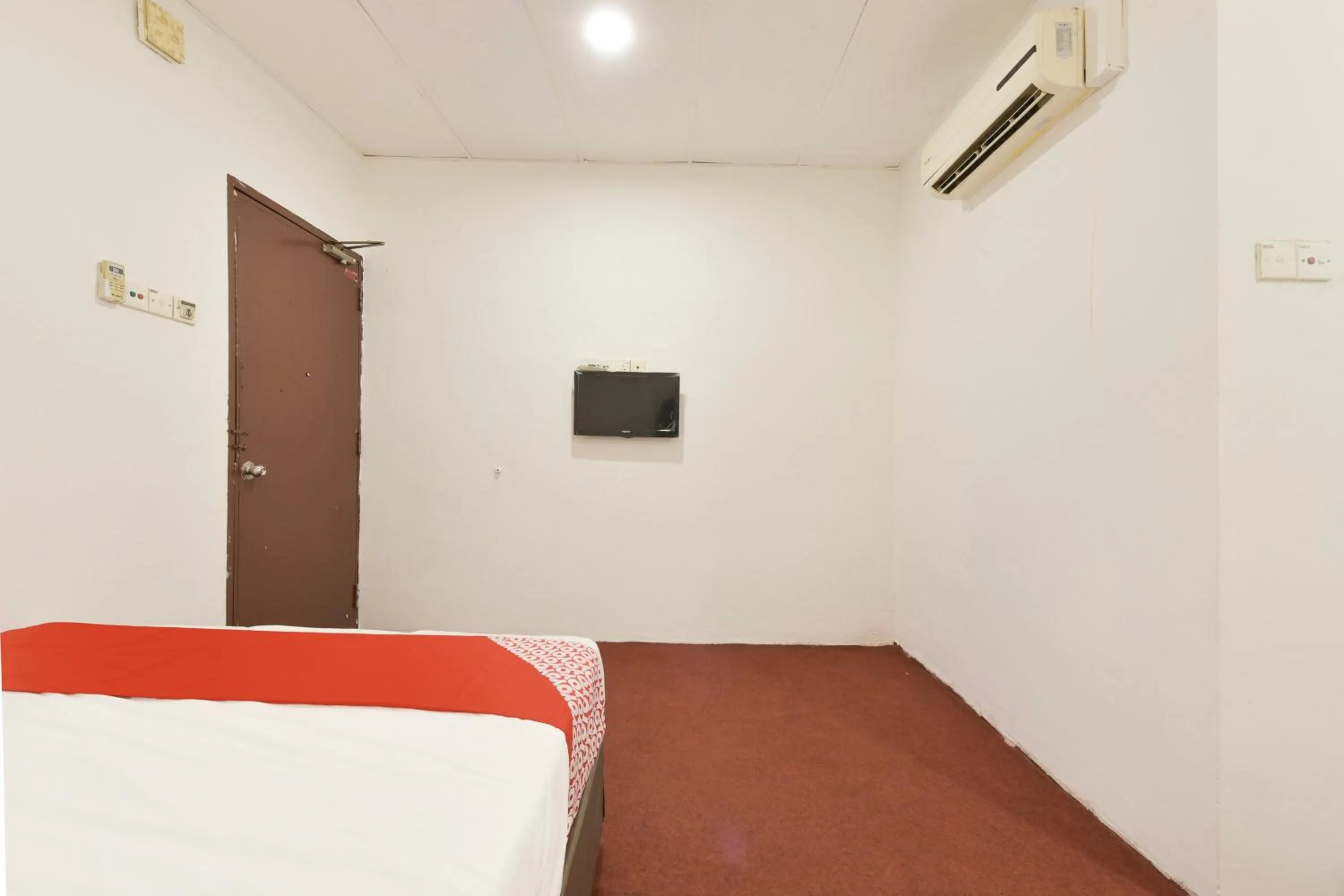 Bedroom, Bed in Hotel O Gest Inn