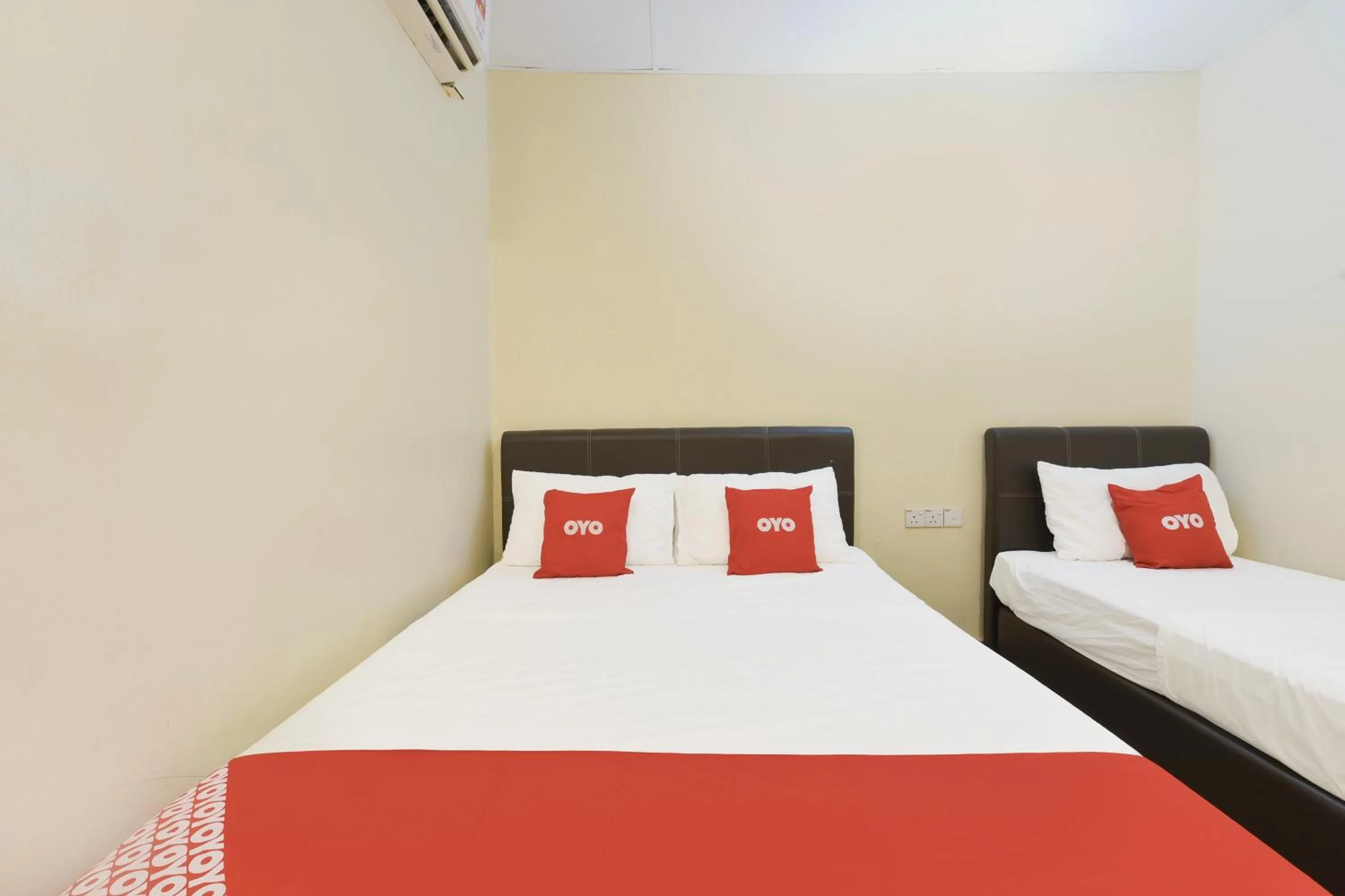 Bedroom, Bed in Hotel O Gest Inn