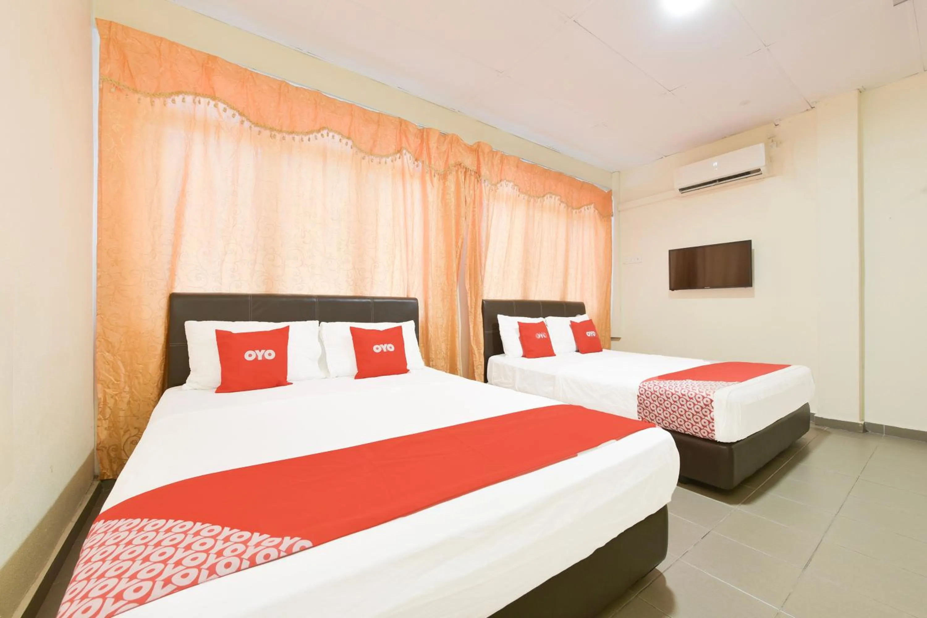 Bedroom, Bed in Hotel O Gest Inn