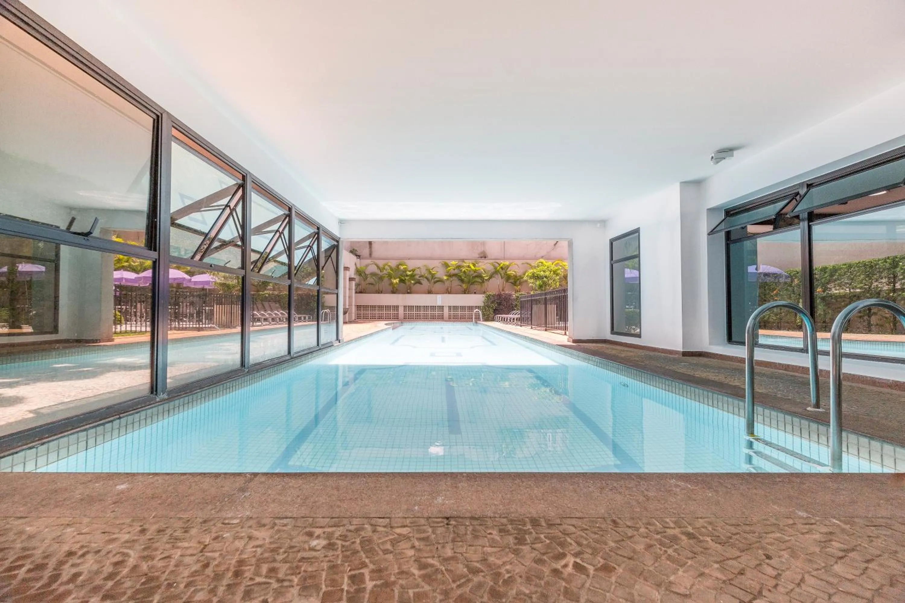 Swimming pool in Mercure São Paulo Ibirapuera Privilege