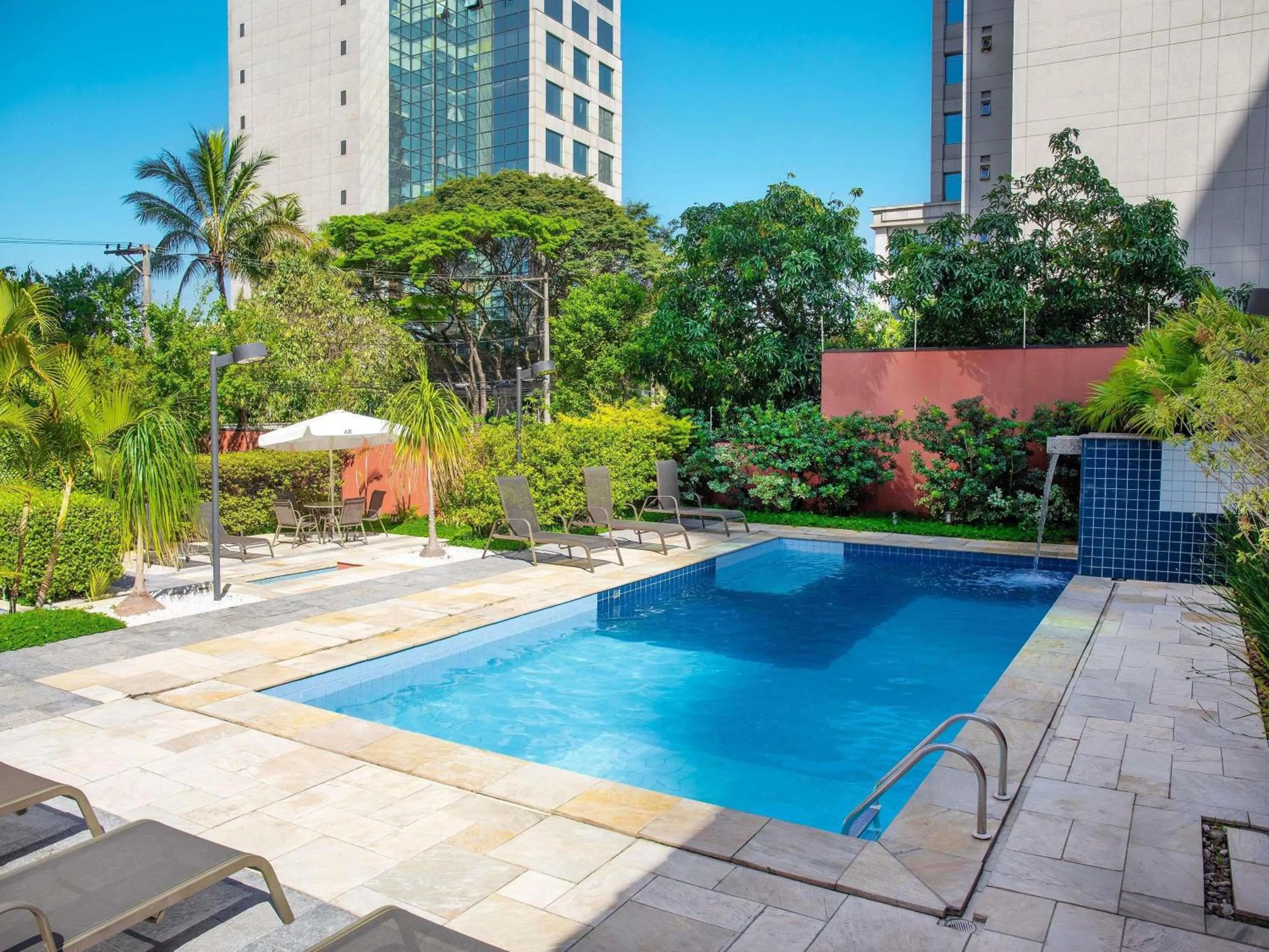 Pool view in Mercure São Paulo Berrini