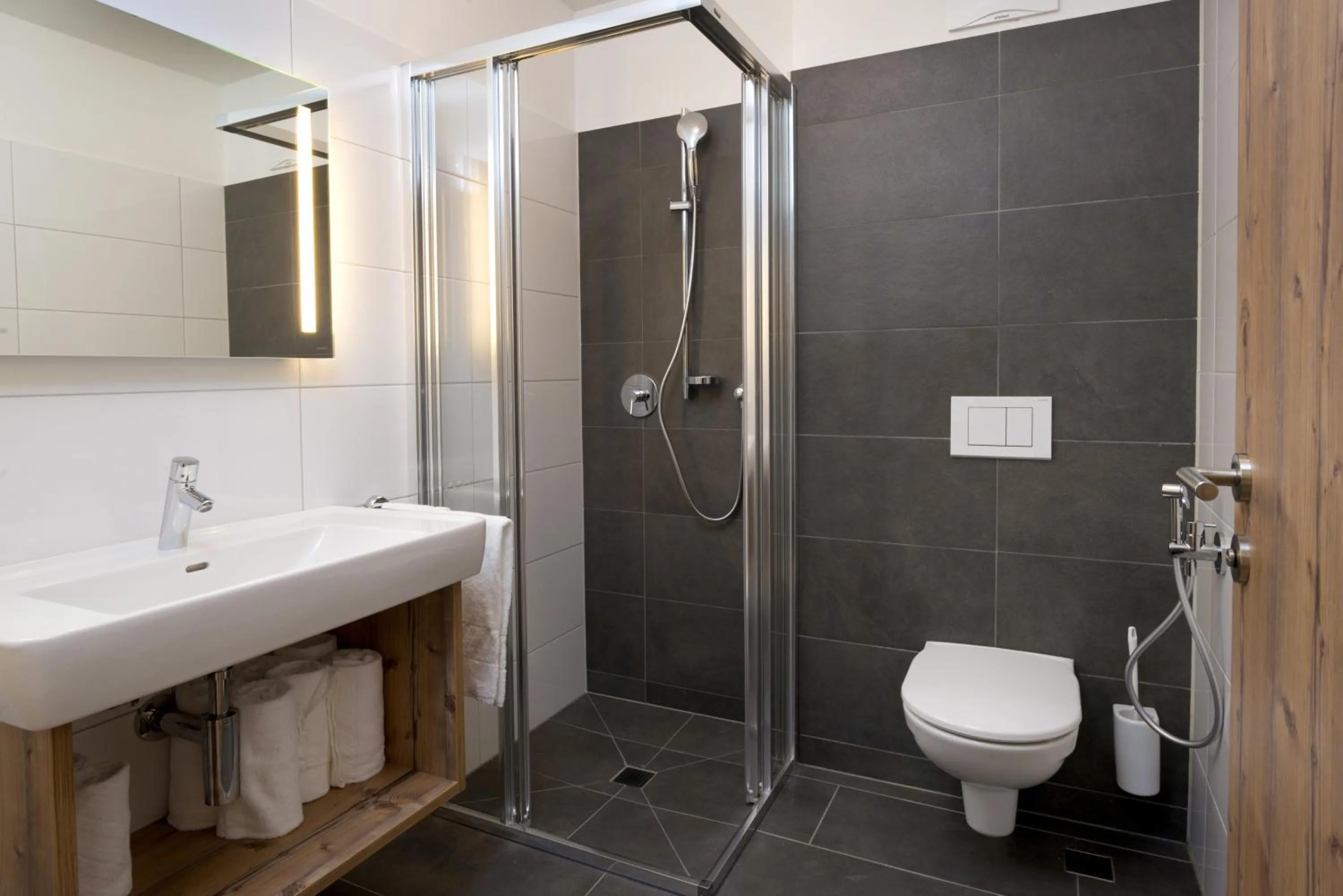 Shower in Ski & Golf Suites Zell am See by Alpin Rentals