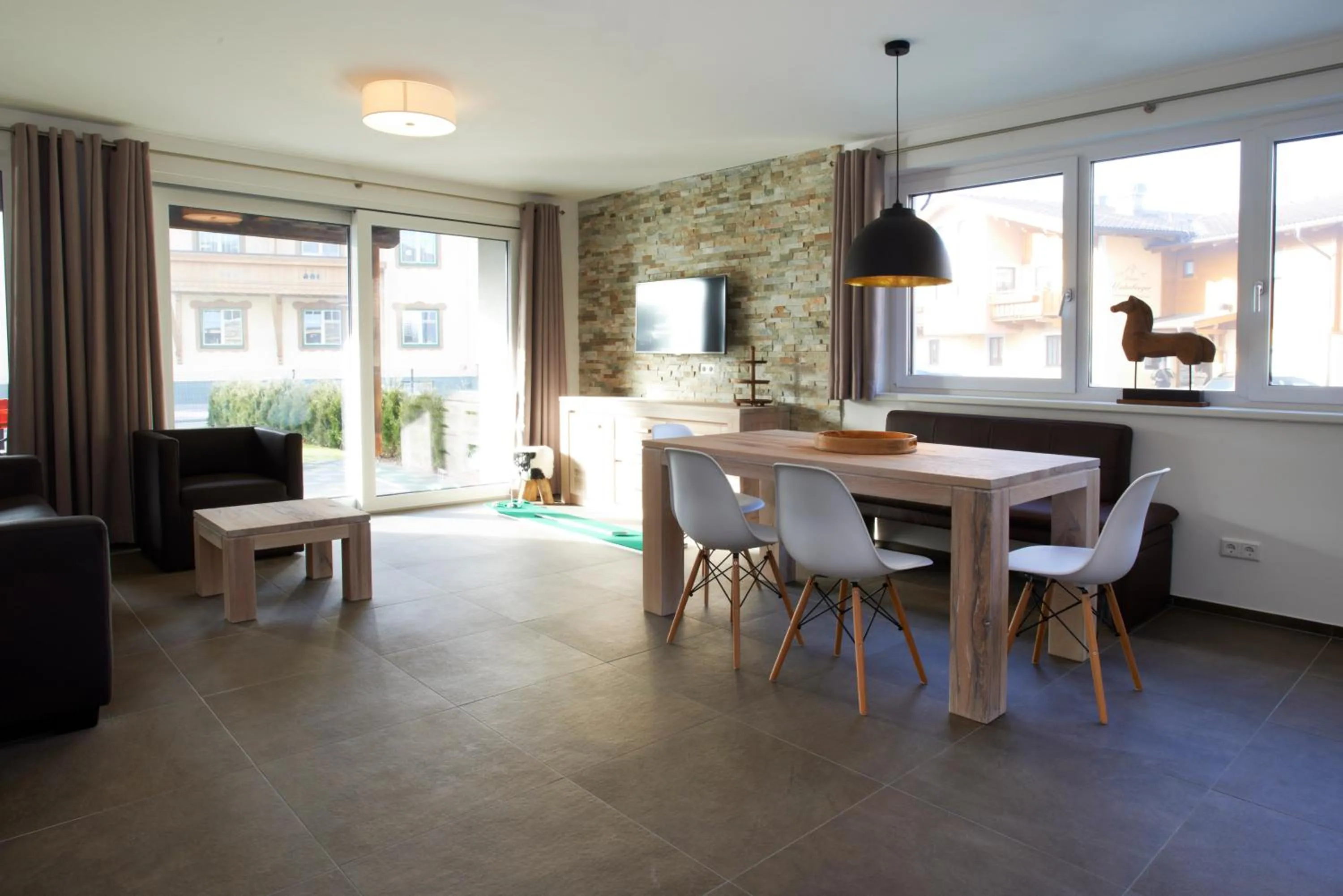 Living room in Ski & Golf Suites Zell am See by Alpin Rentals