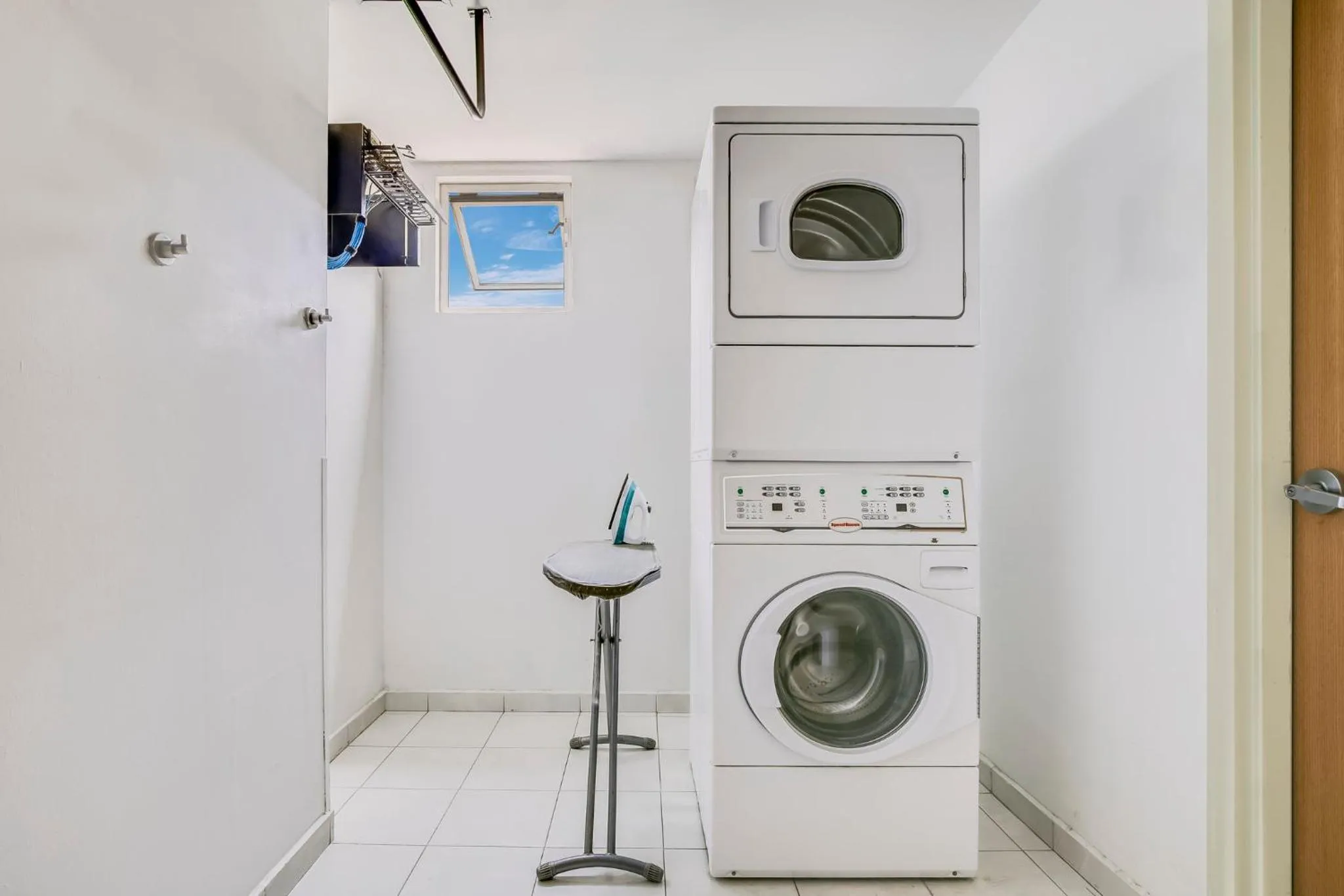 laundry in One Leon Poliforum