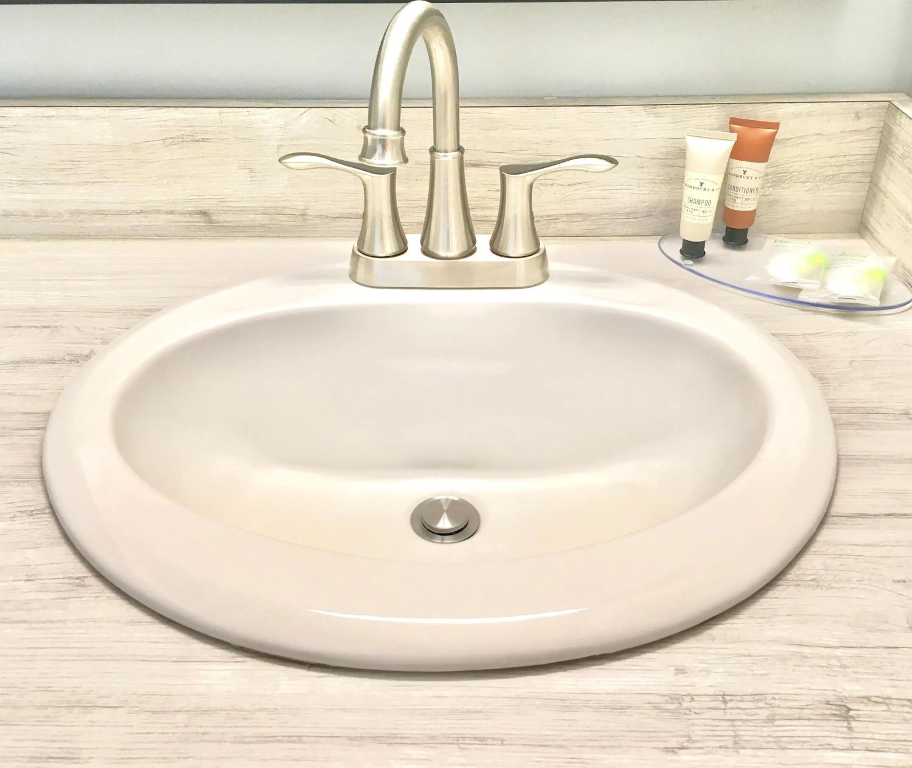 Empire Lakeshore Inn