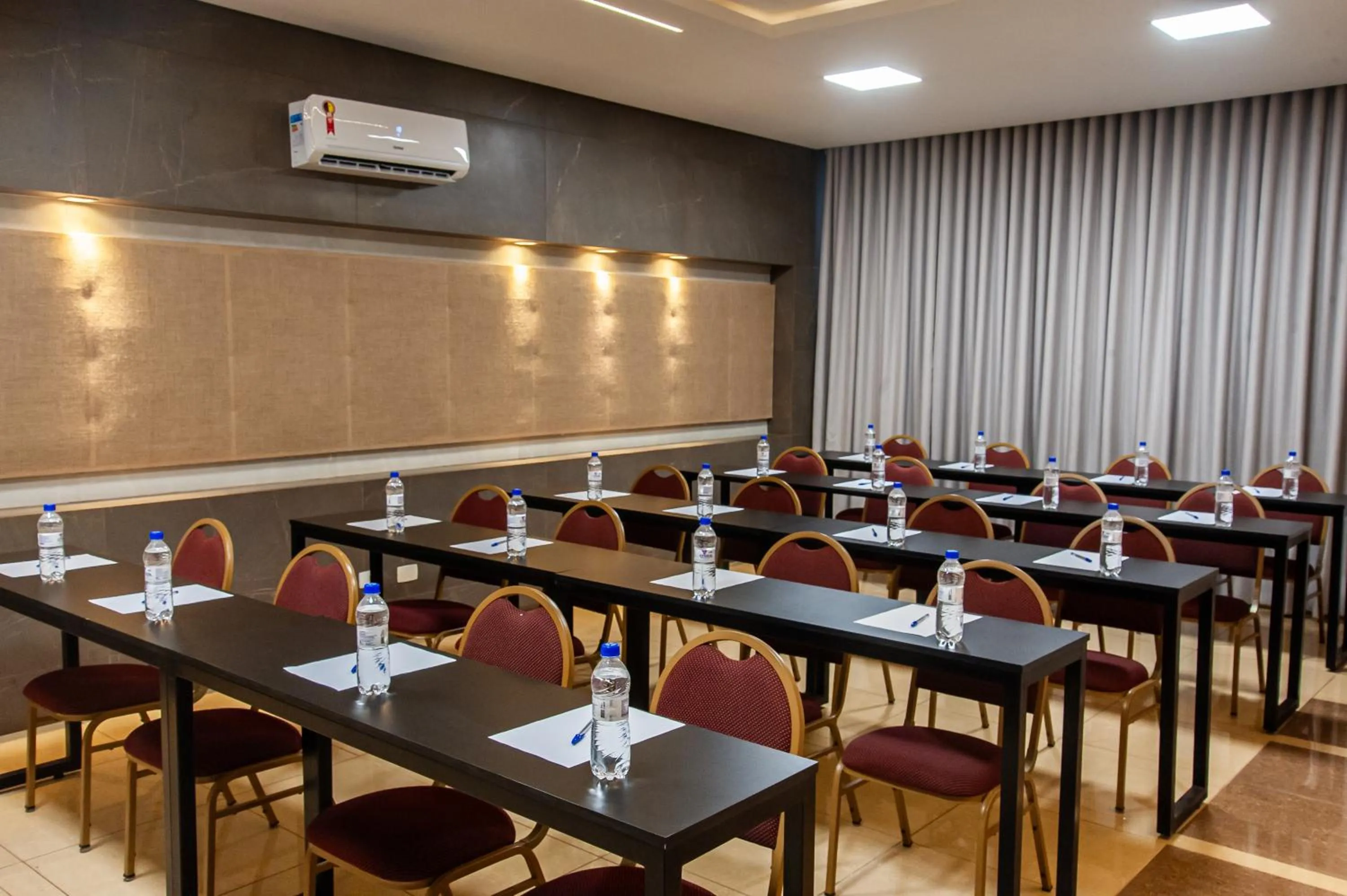Meeting/conference room in London Hotel Londrina