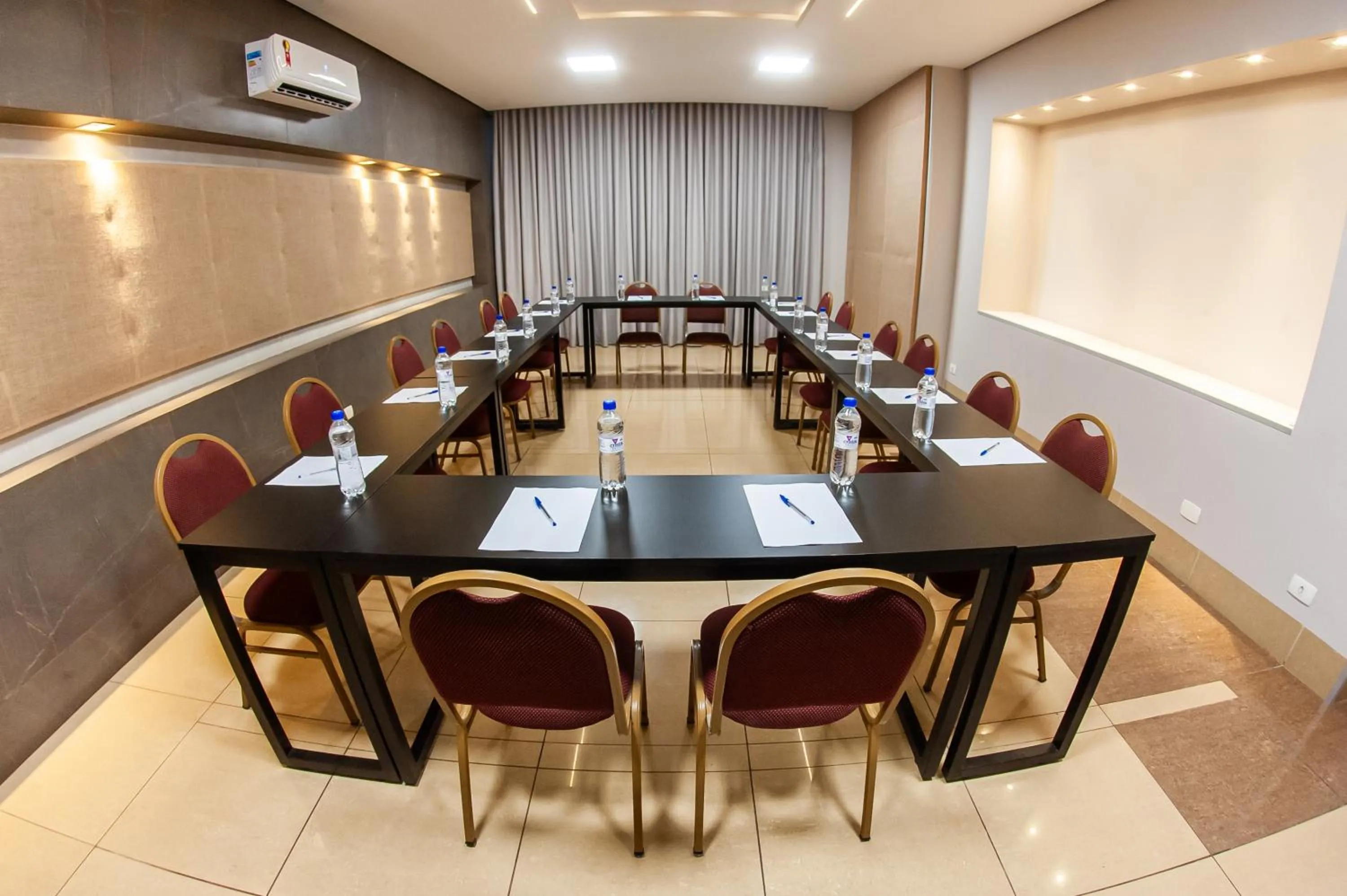 Meeting/conference room in London Hotel Londrina
