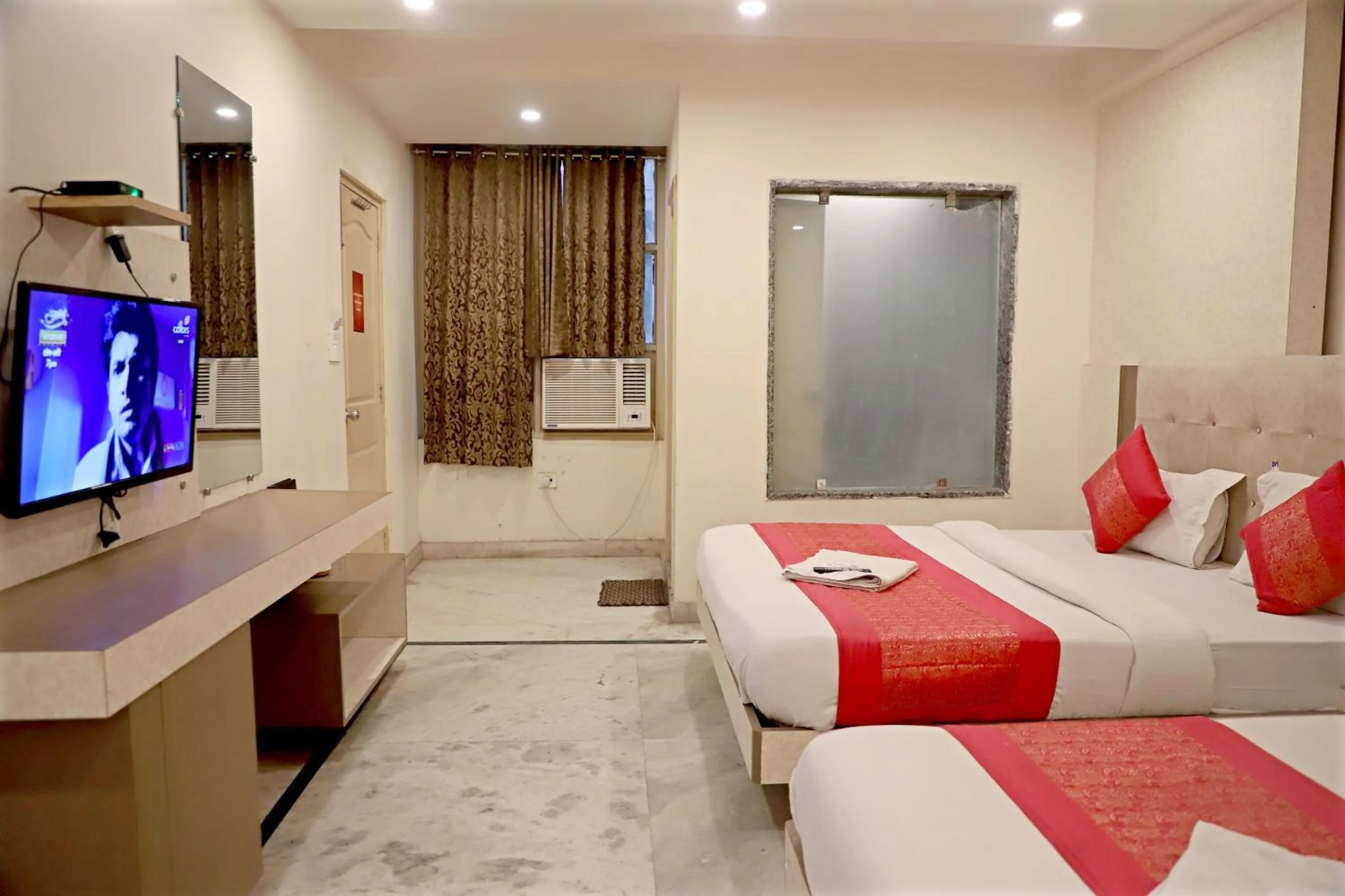 Bed in Hotel Klick International - 2 Min Walking From New Delhi Railway Station