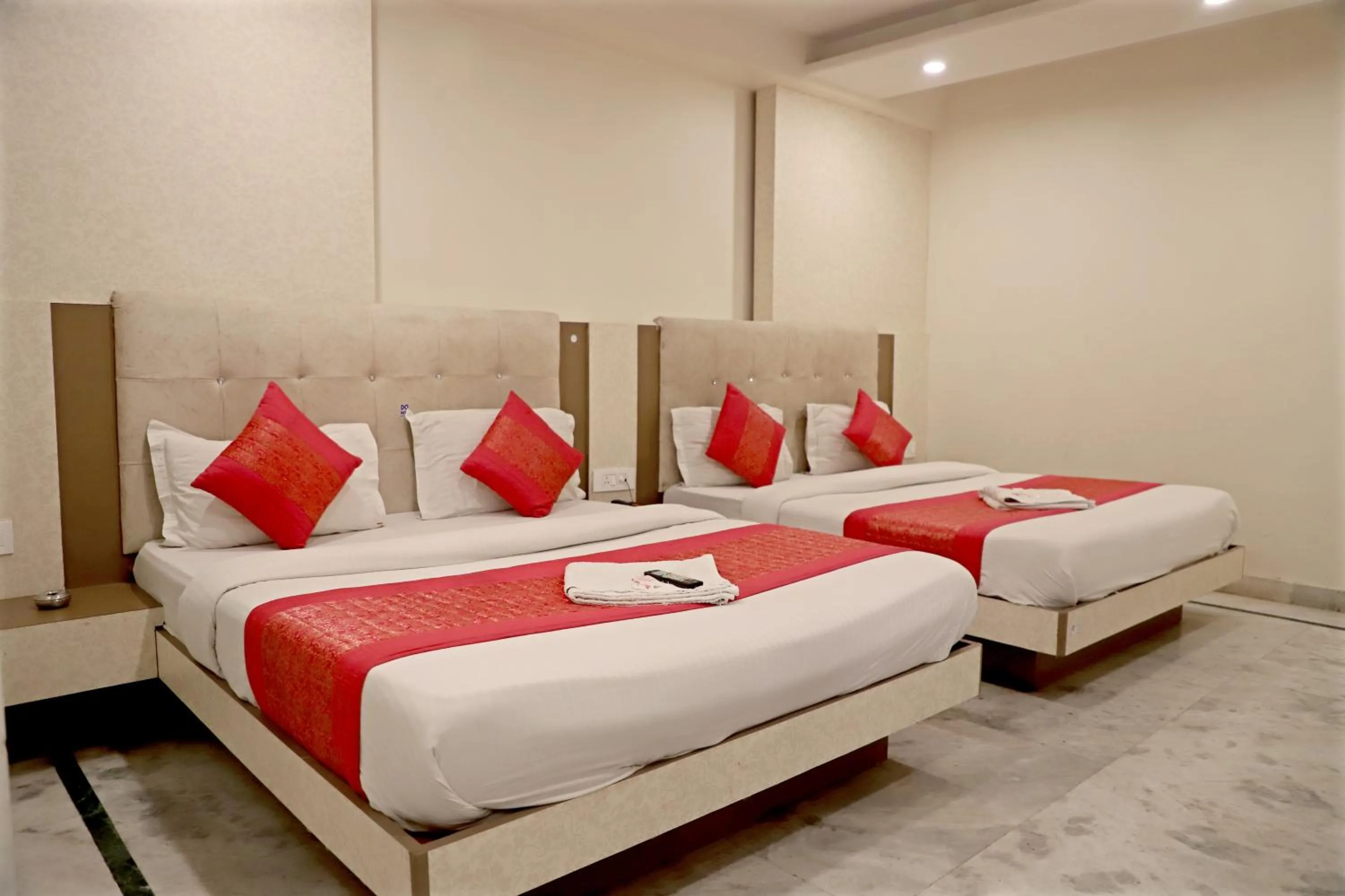 Bed in Hotel Klick International - 2 Min Walking From New Delhi Railway Station