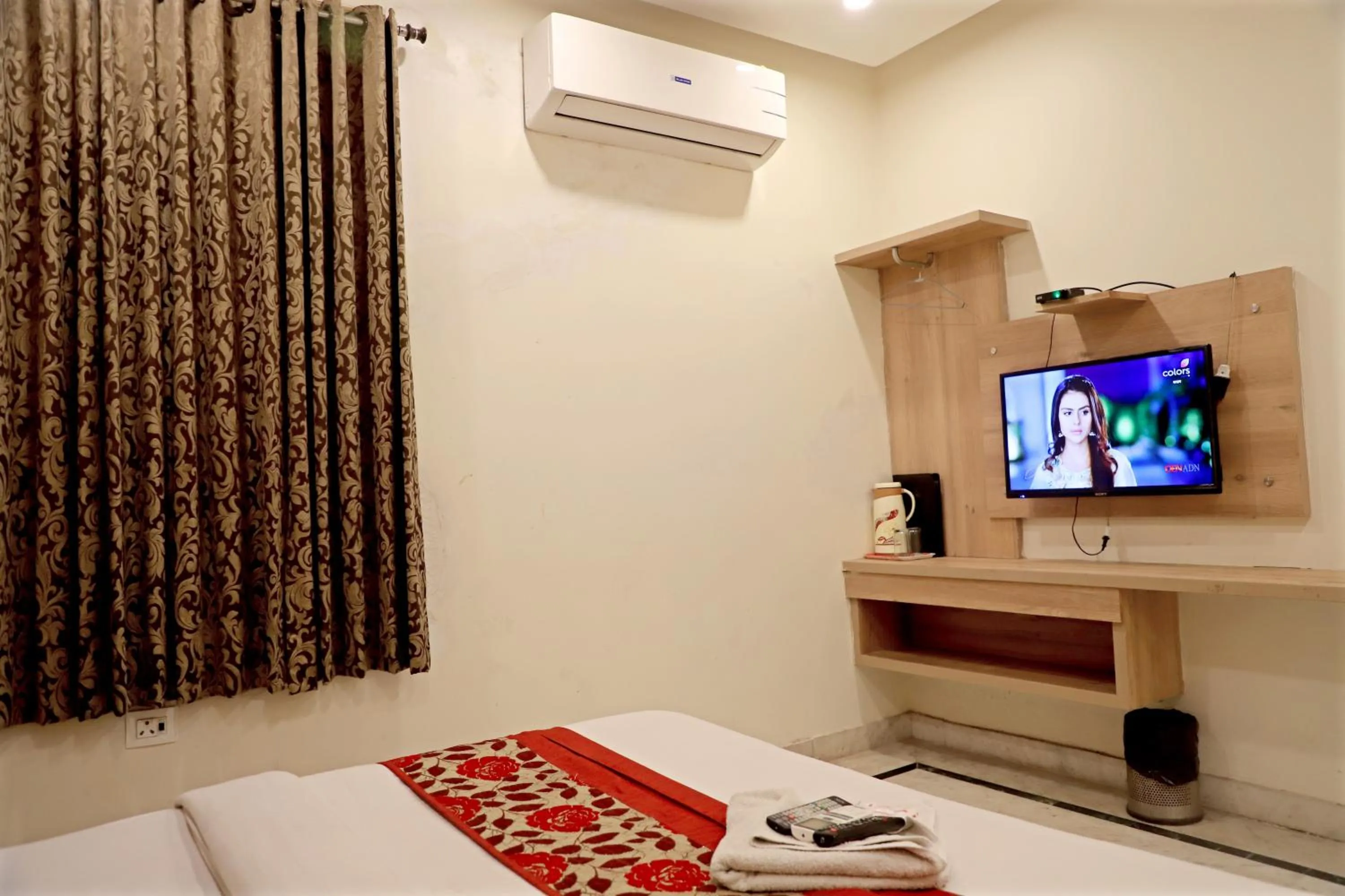 Bed in Hotel Klick International - 2 Min Walking From New Delhi Railway Station