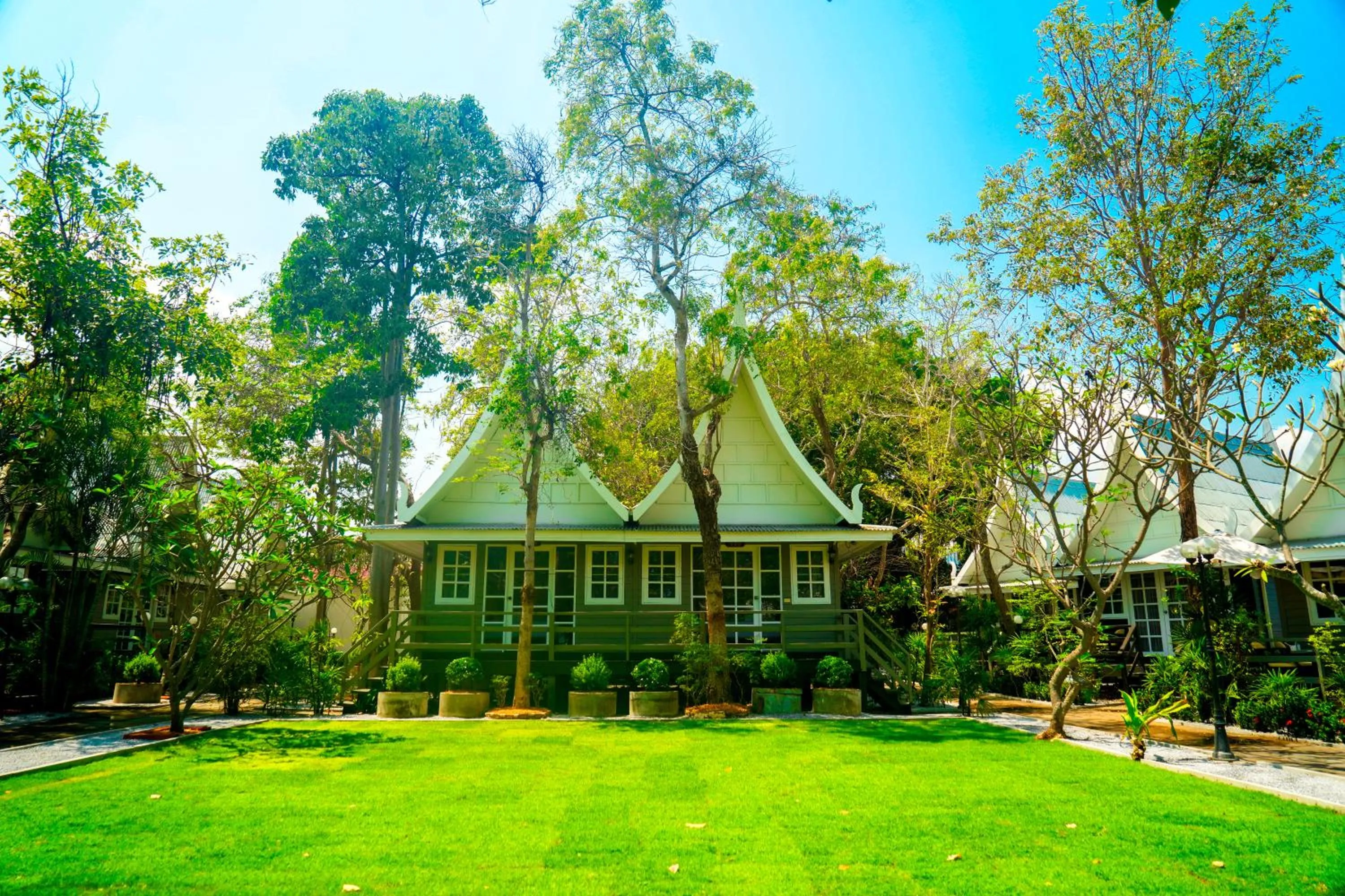 Spring in Luna Hut Resort