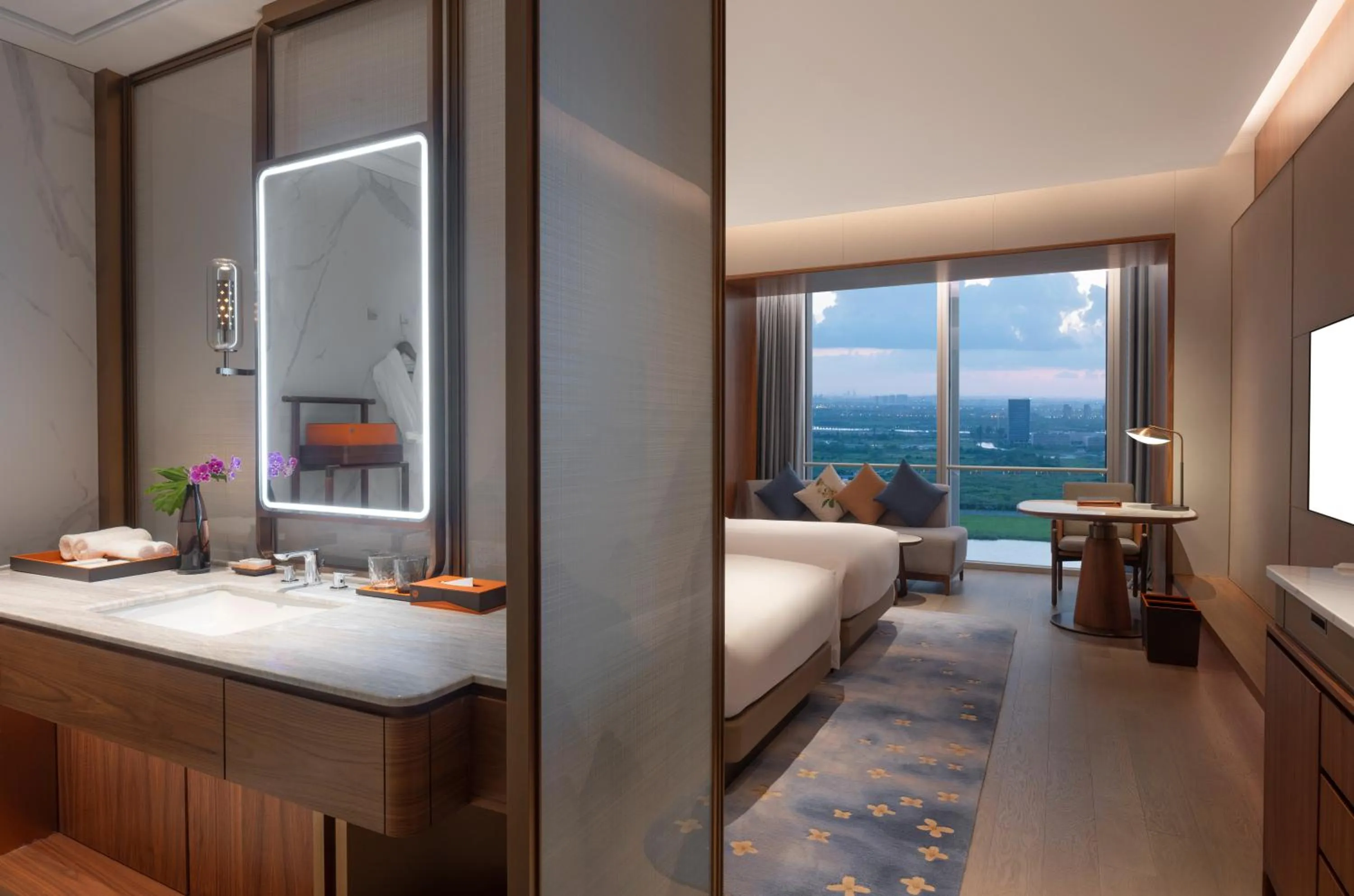 Toilet, Bed in Suzhou International Conference Hotel