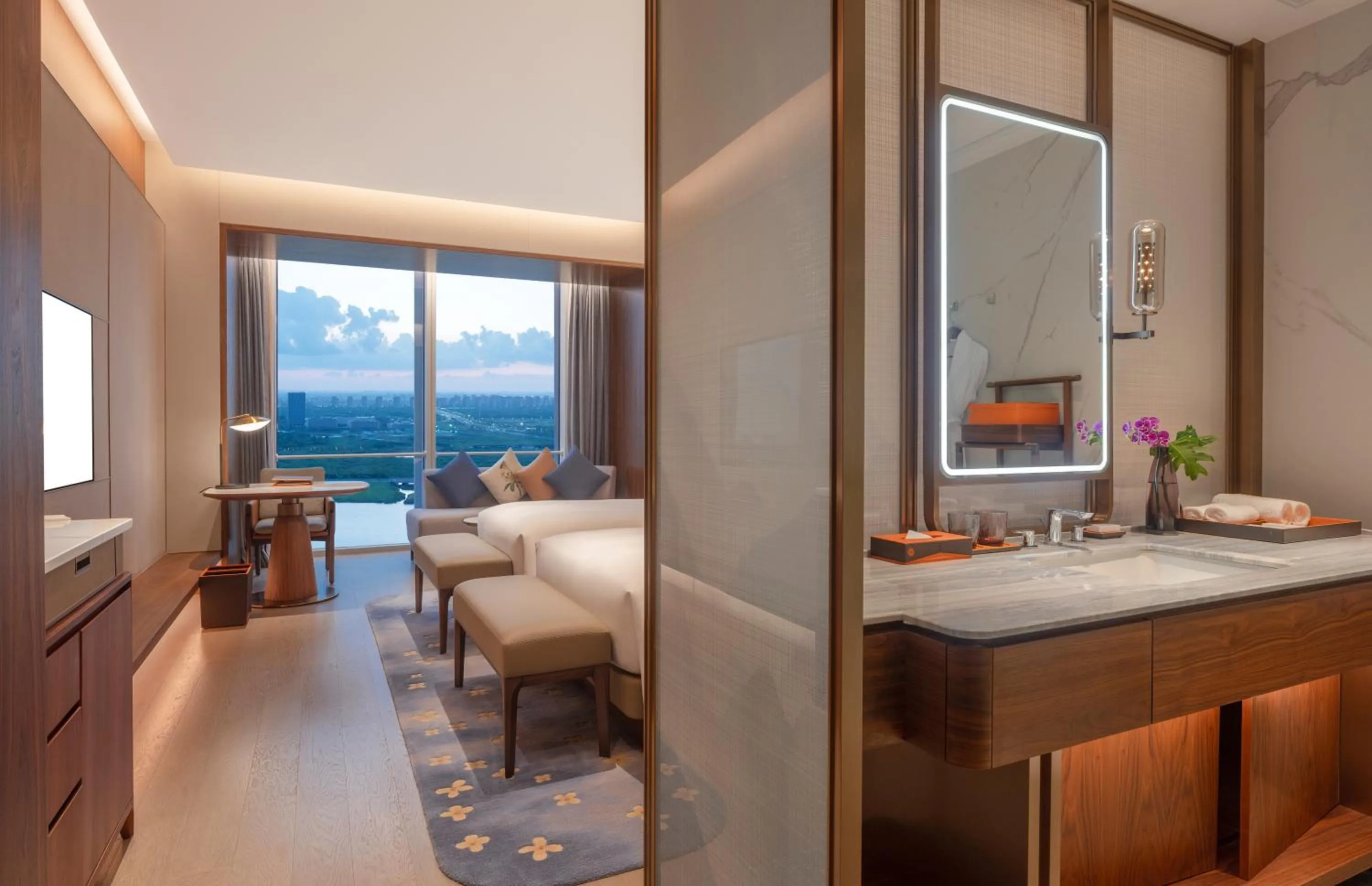 Photo of the whole room, Bed in Suzhou International Conference Hotel