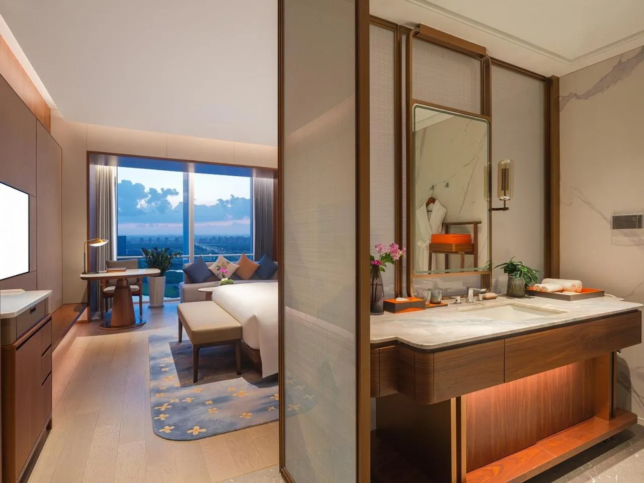 Photo of the whole room, Bed in Suzhou International Conference Hotel