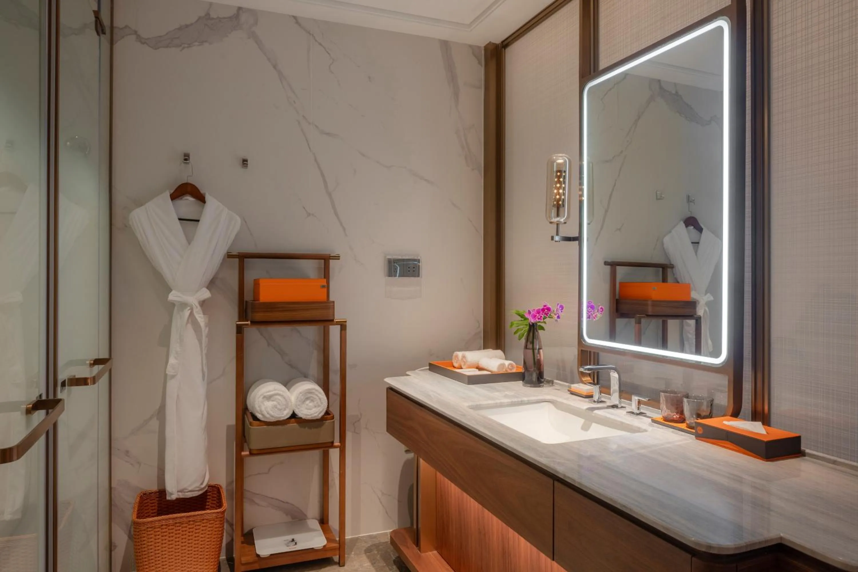 Toilet, Bed in Suzhou International Conference Hotel