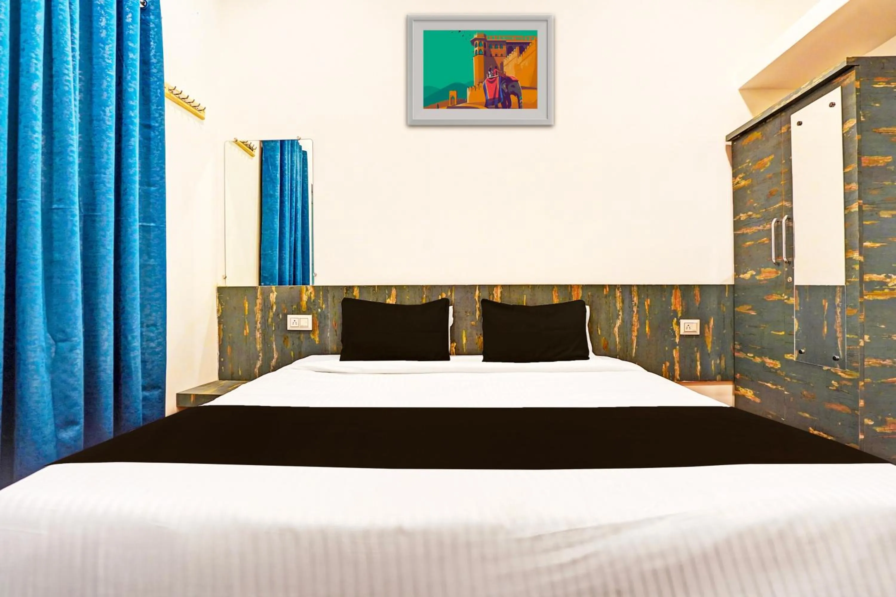 Bedroom, Bed in Hotel O THE VANTAGE INN