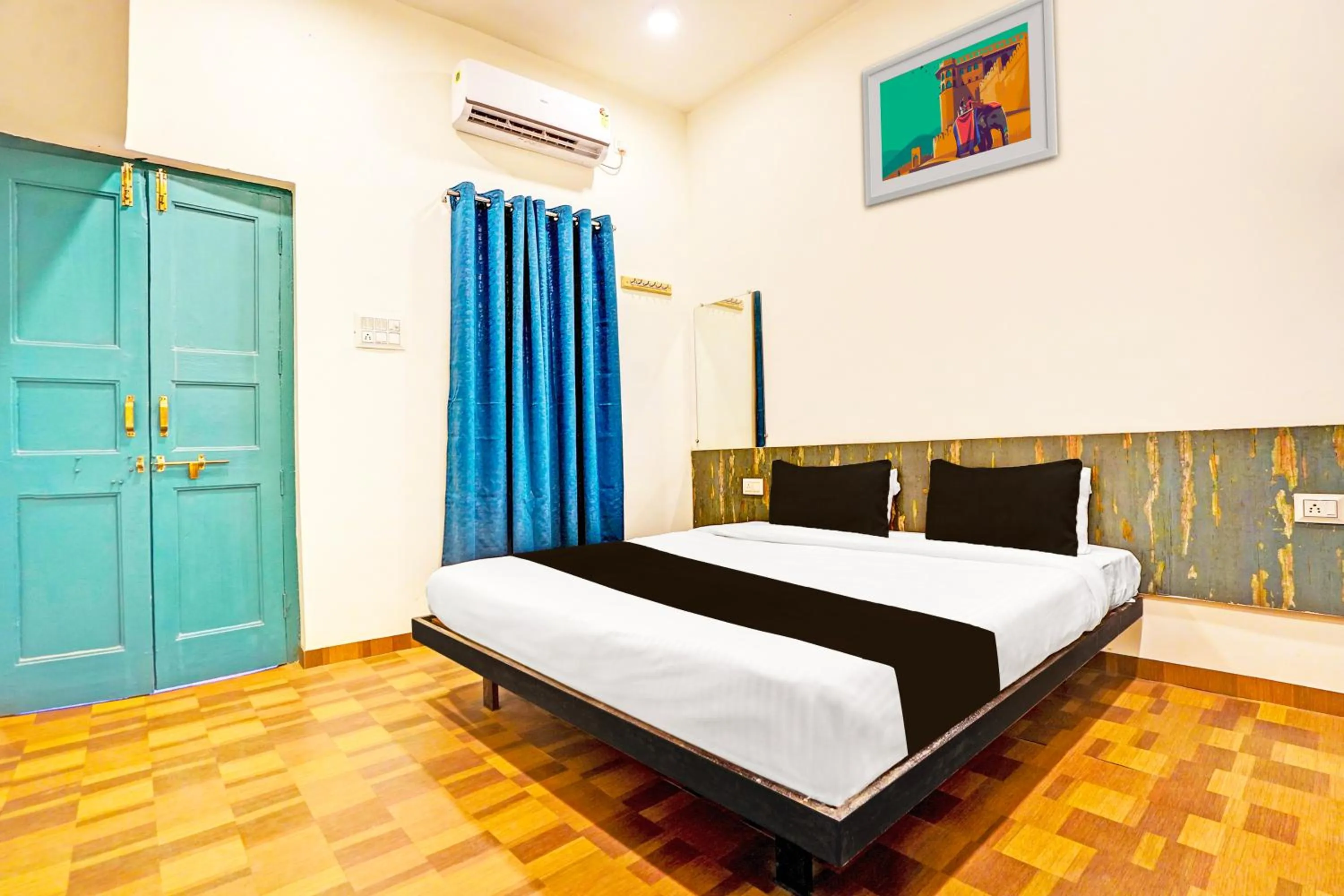 Bedroom, Bed in Hotel O THE VANTAGE INN