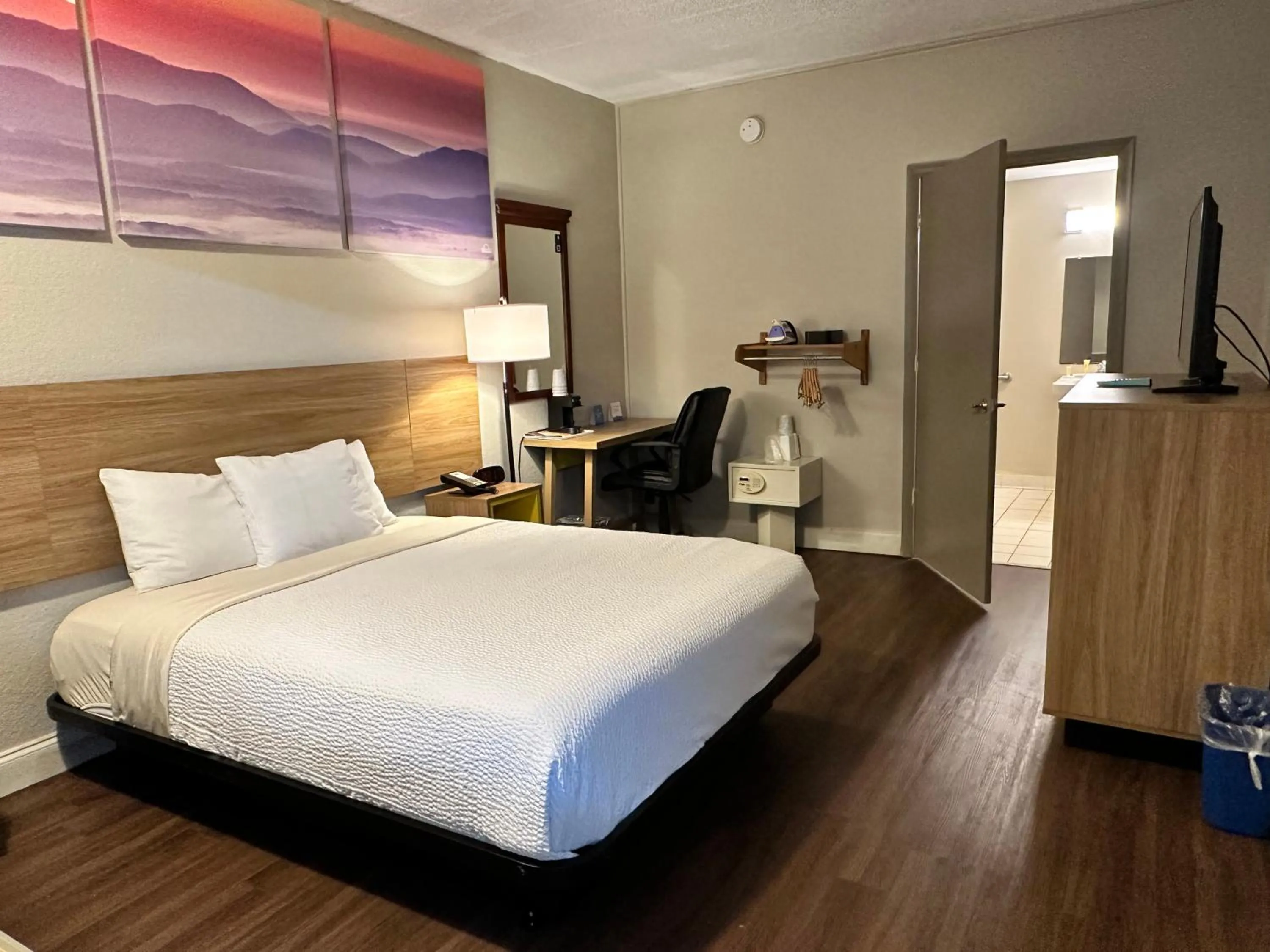 Bed in Days Inn by Wyndham St Augustine I-95-Outlet Mall